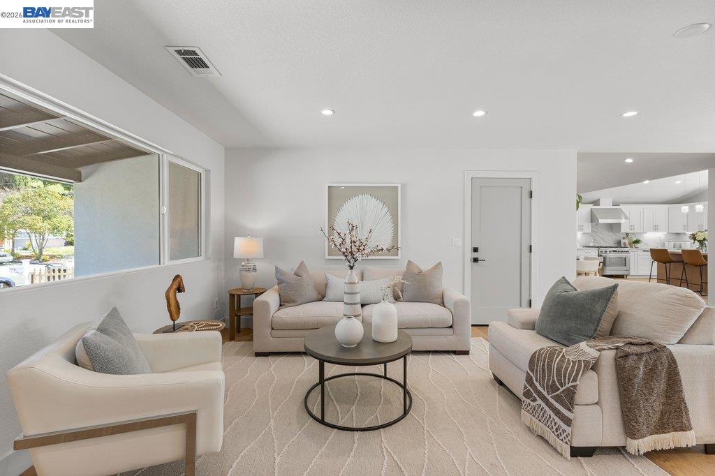 Detail Gallery Image 9 of 53 For 3161 Plymouth Road, Lafayette,  CA 94549 - 3 Beds | 3 Baths