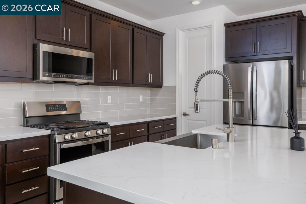 Detail Gallery Image 8 of 34 For 3293 Delta Coves Drive, Bethel Island,  CA 94511 - 4 Beds | 3 Baths