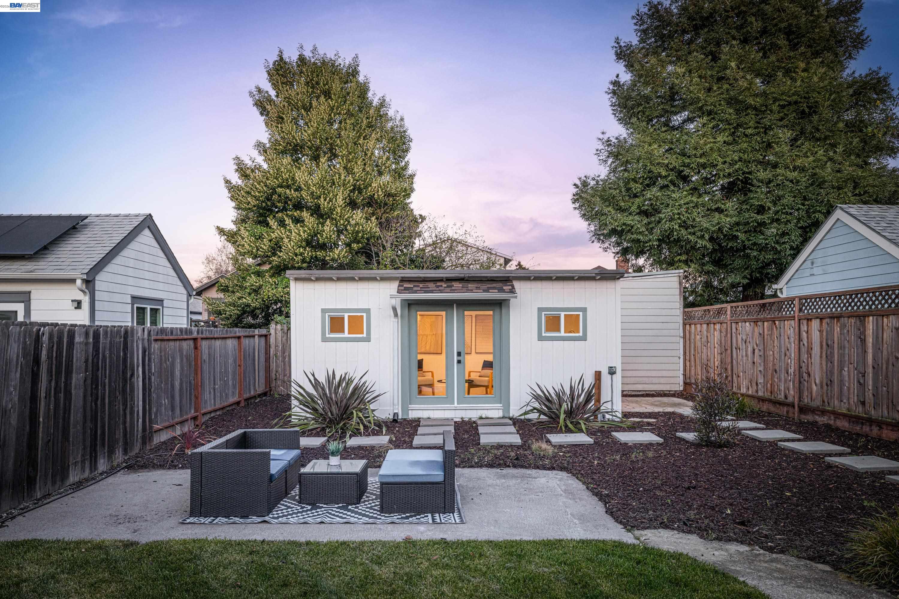 Detail Gallery Image 34 of 35 For 1834 8th St, Alameda,  CA 94501 - 2 Beds | 2 Baths