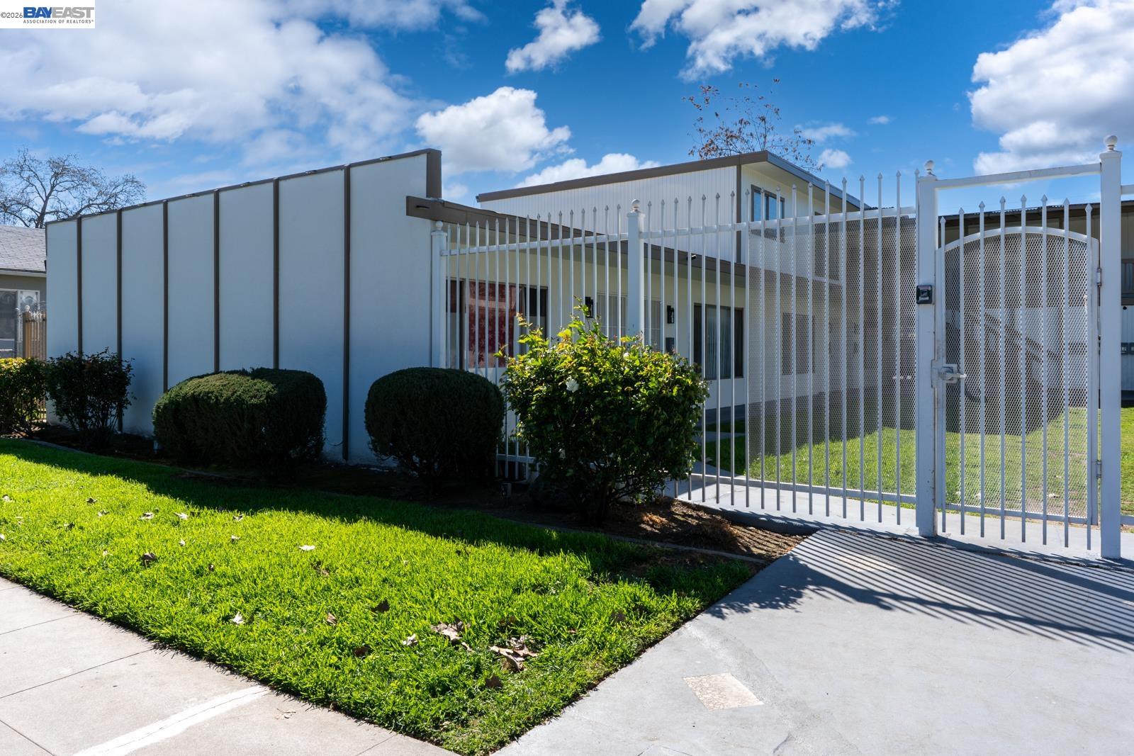 Detail Gallery Image 3 of 52 For 132 W 18th St, Merced,  CA 95340 - – Beds | – Baths