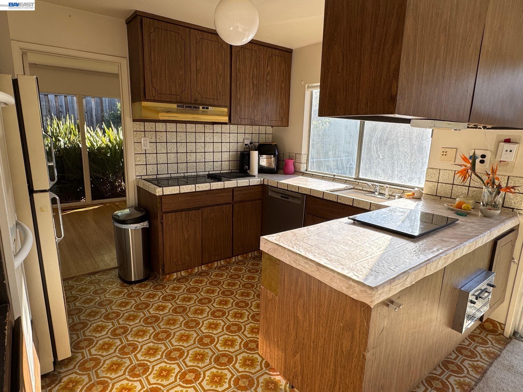 Detail Gallery Image 13 of 25 For 1233 Belknap Ct, Cupertino,  CA 95014 - 4 Beds | 2 Baths