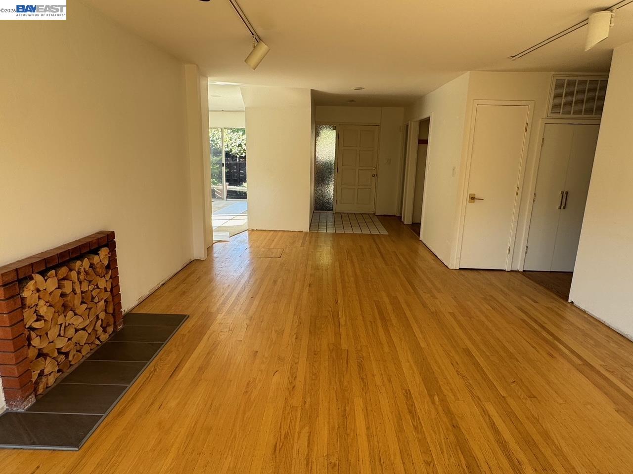 Detail Gallery Image 3 of 25 For 1233 Belknap Ct, Cupertino,  CA 95014 - 4 Beds | 2 Baths