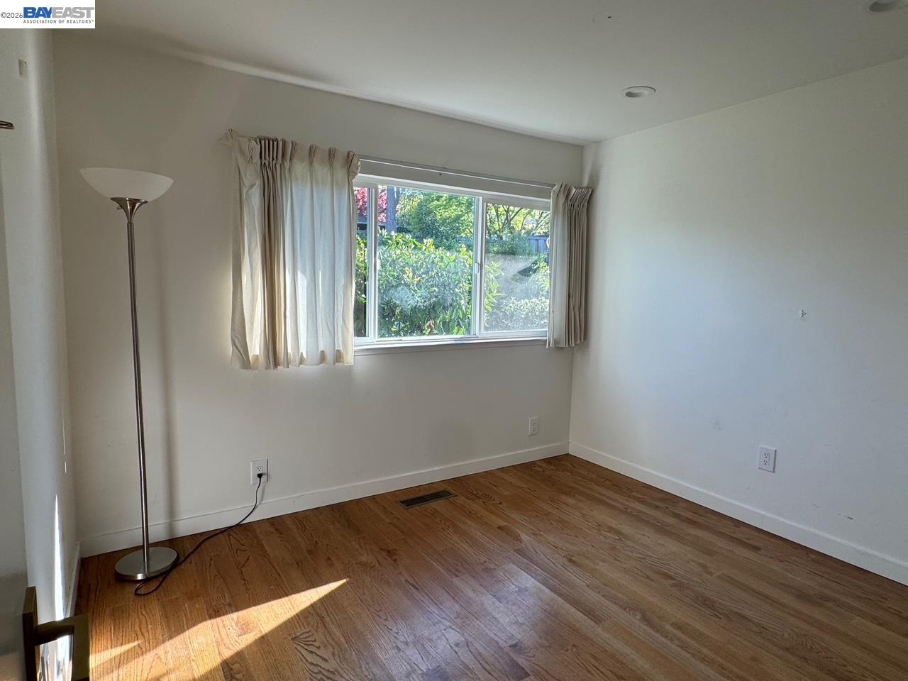 Detail Gallery Image 10 of 25 For 1233 Belknap Ct, Cupertino,  CA 95014 - 4 Beds | 2 Baths