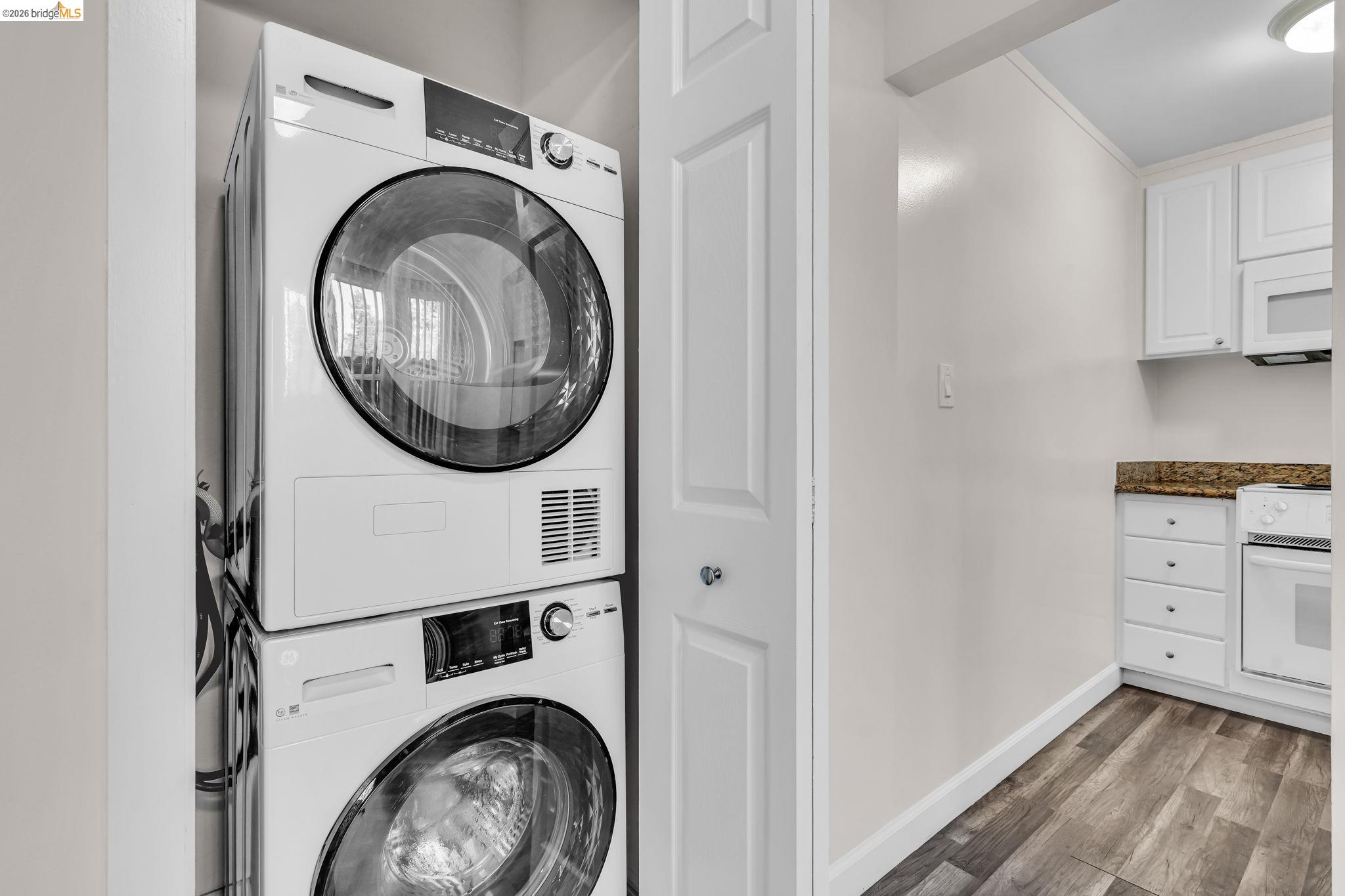 Detail Gallery Image 3 of 12 For 1942 Desert Cir, Walnut Creek,  CA 94598 - – Beds | – Baths