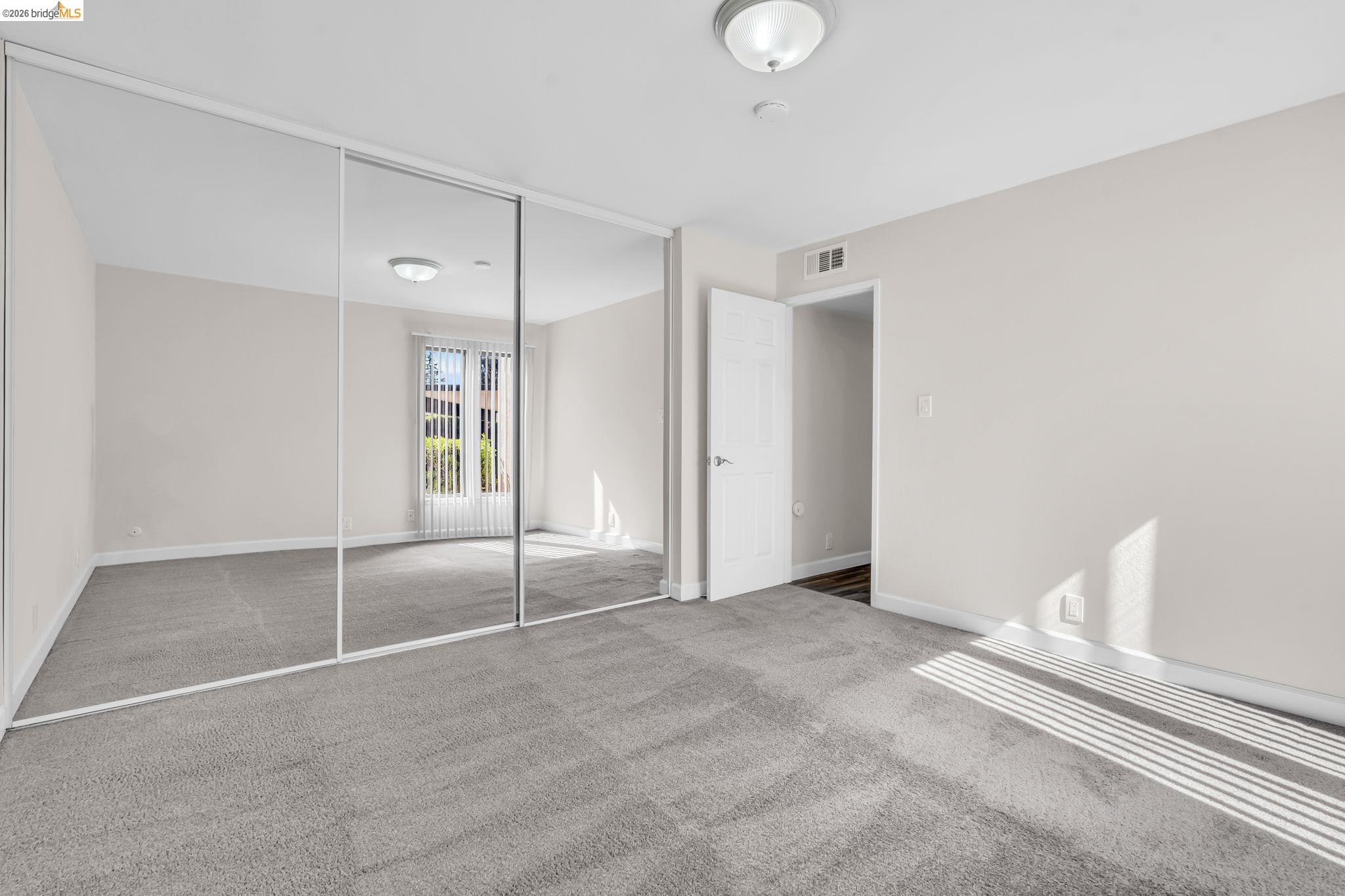 Detail Gallery Image 8 of 12 For 1942 Desert Cir, Walnut Creek,  CA 94598 - – Beds | – Baths