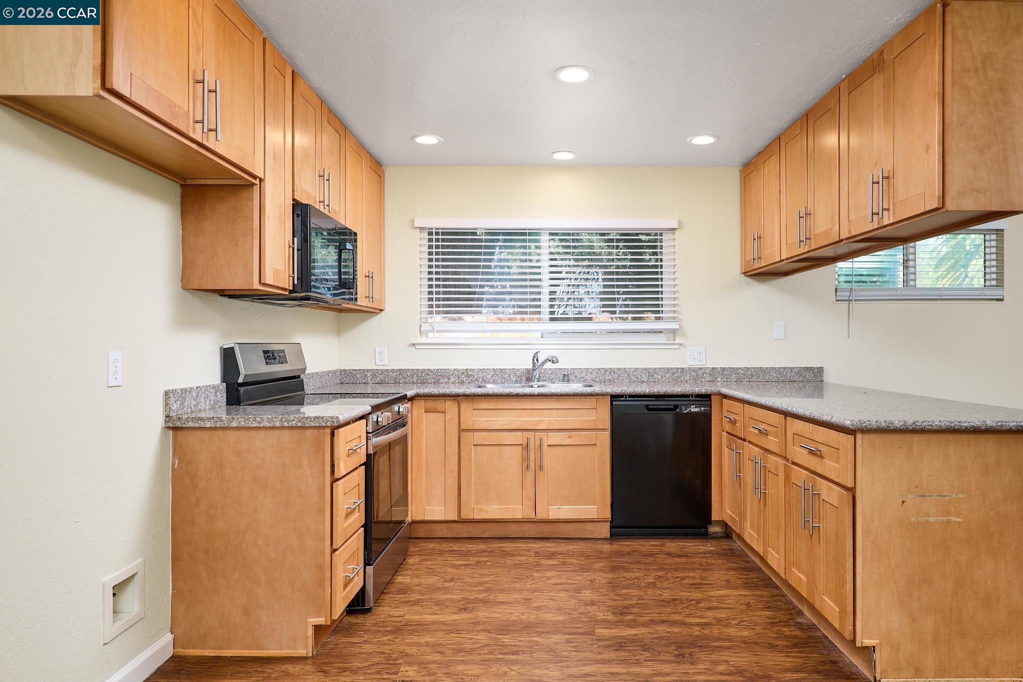 Detail Gallery Image 3 of 20 For 172 Arrowhead Dr, Vacaville,  CA 95687 - 4 Beds | 2 Baths