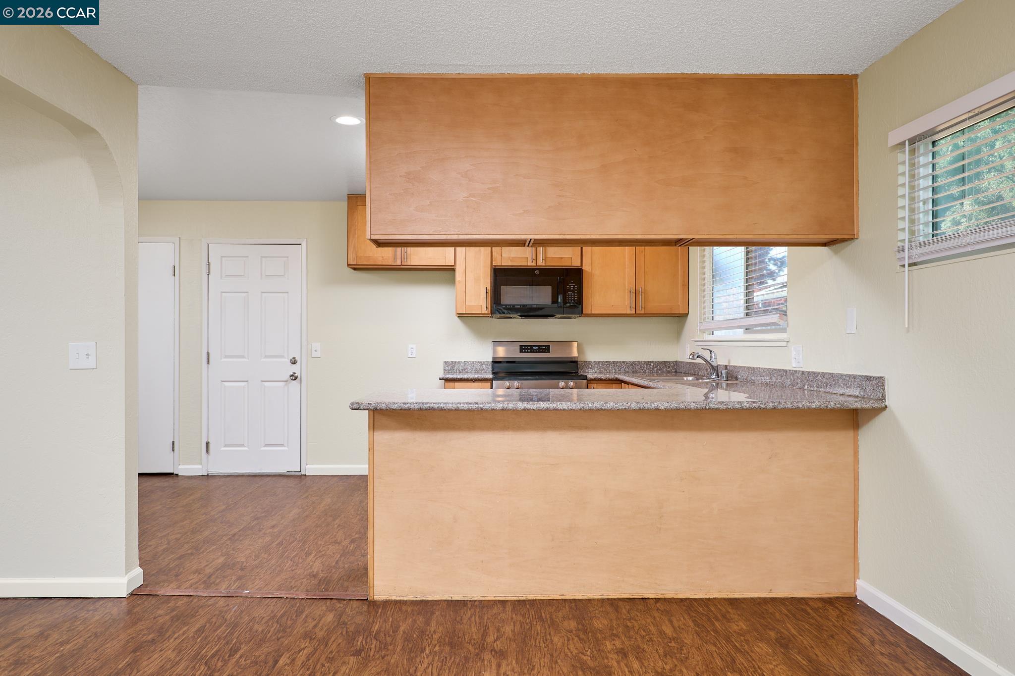 Detail Gallery Image 4 of 20 For 172 Arrowhead Dr, Vacaville,  CA 95687 - 4 Beds | 2 Baths