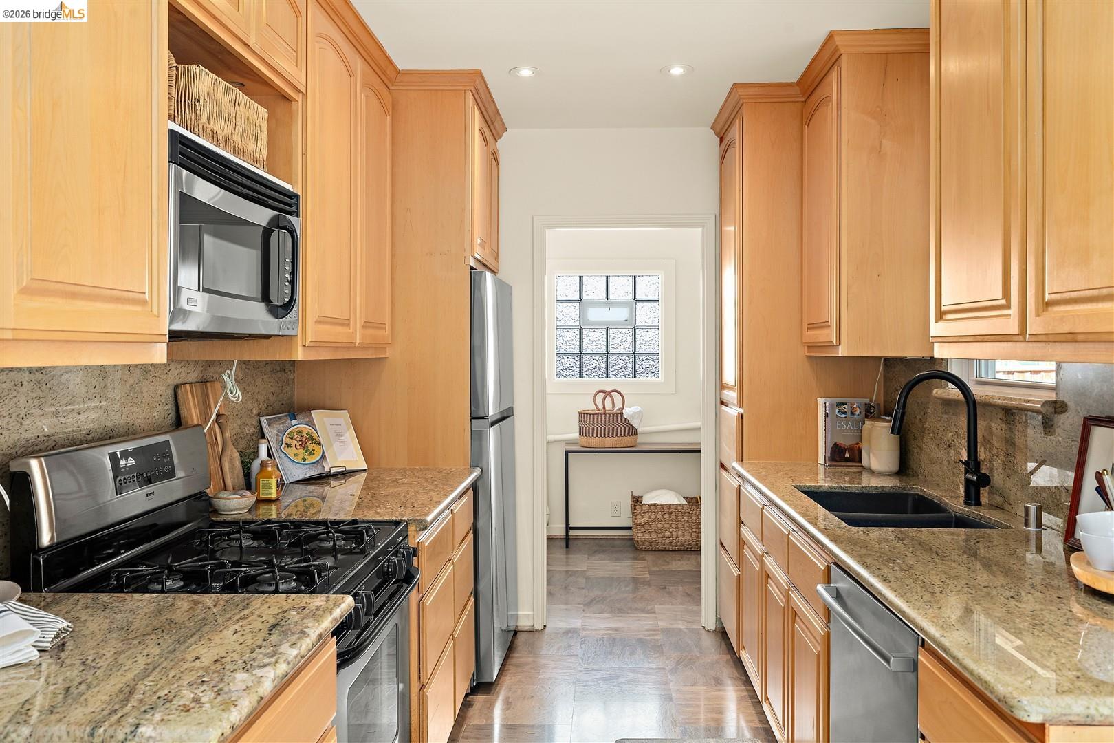 Detail Gallery Image 12 of 39 For 3292 Jordan Rd, Oakland,  CA 94602 - 2 Beds | 1 Baths