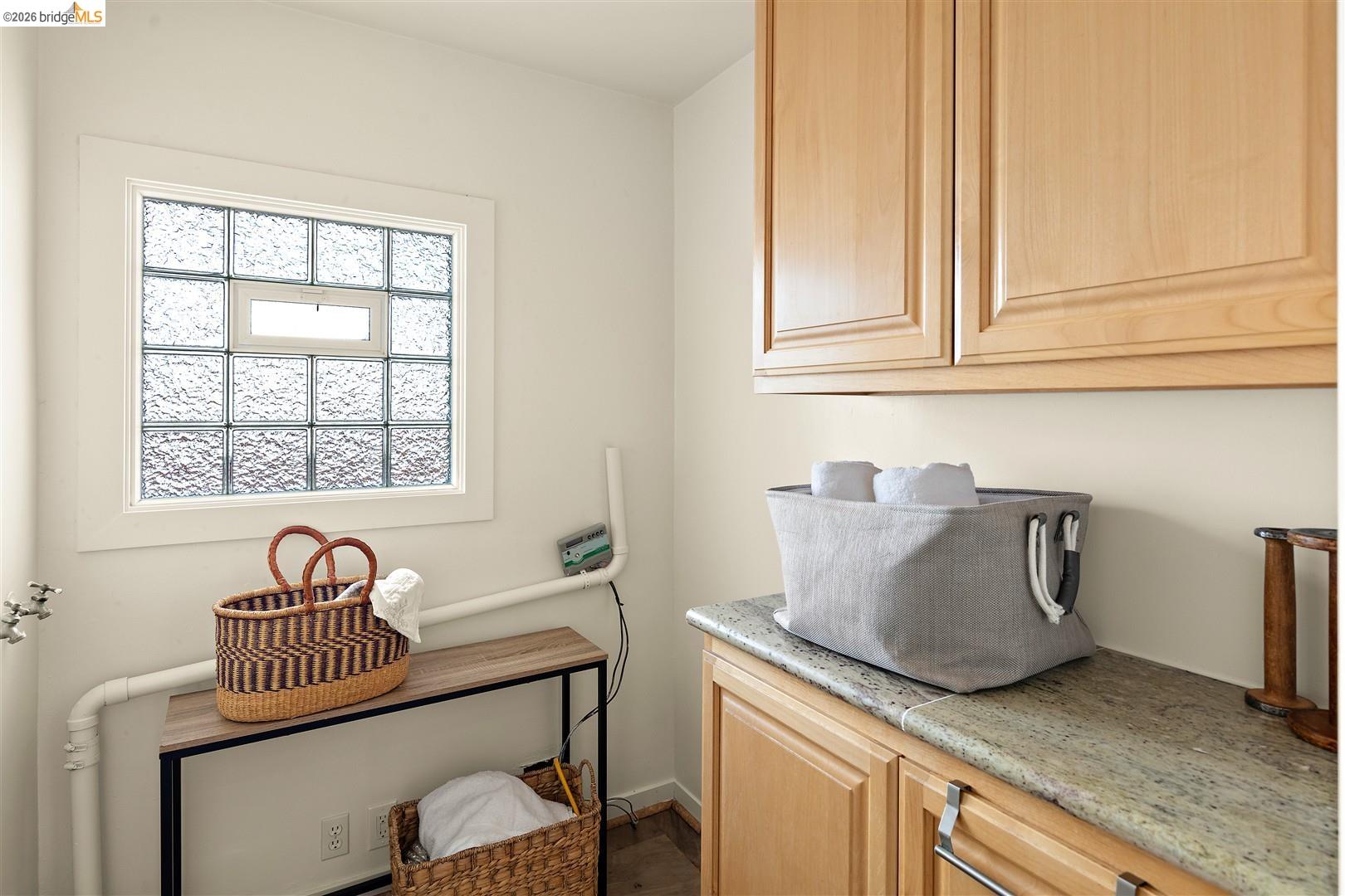 Detail Gallery Image 13 of 39 For 3292 Jordan Rd, Oakland,  CA 94602 - 2 Beds | 1 Baths