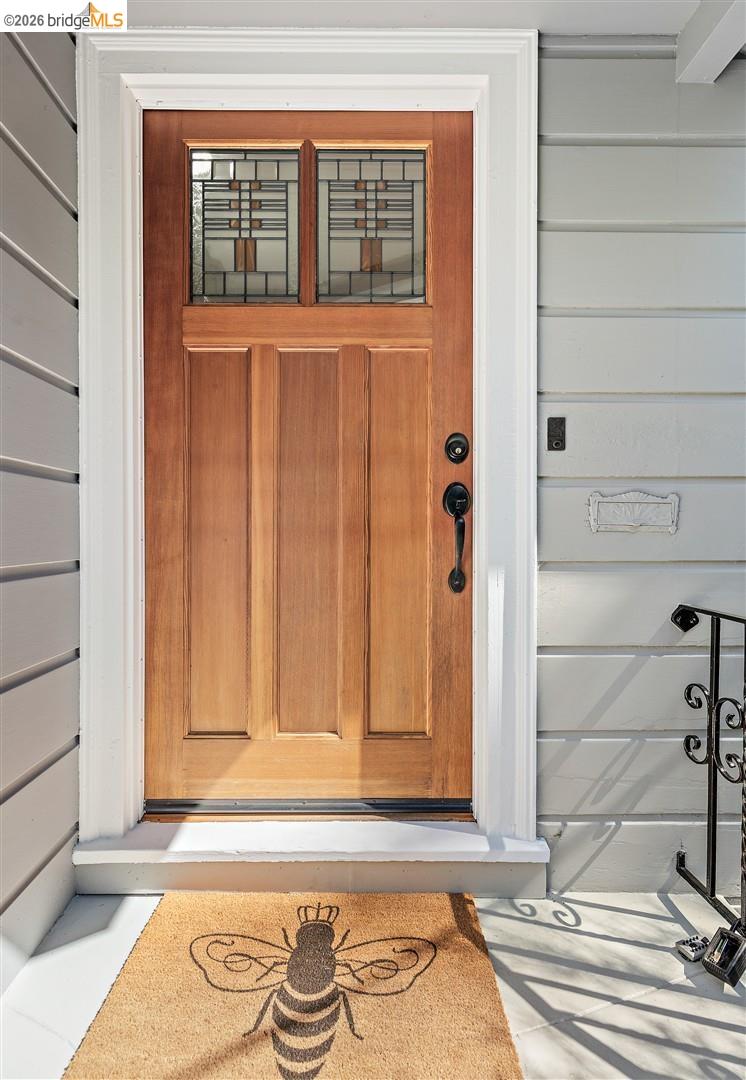 Detail Gallery Image 3 of 39 For 3292 Jordan Rd, Oakland,  CA 94602 - 2 Beds | 1 Baths