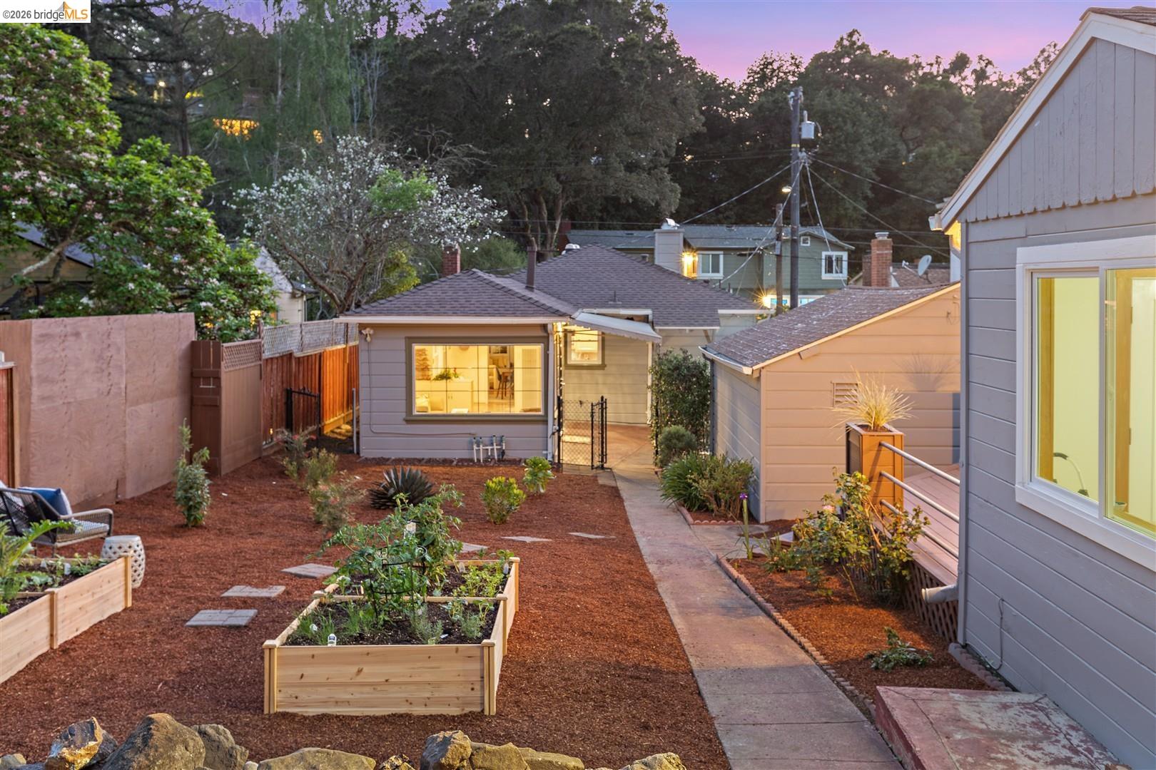 Detail Gallery Image 29 of 39 For 3292 Jordan Rd, Oakland,  CA 94602 - 2 Beds | 1 Baths