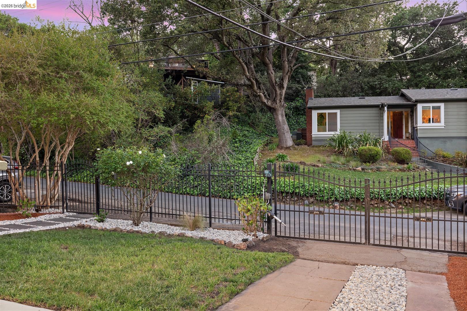 Detail Gallery Image 32 of 39 For 3292 Jordan Rd, Oakland,  CA 94602 - 2 Beds | 1 Baths