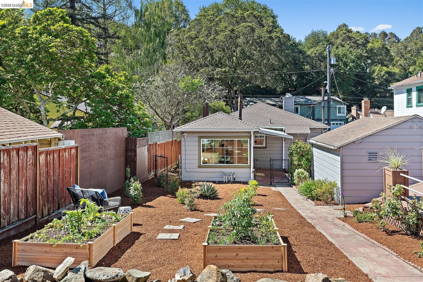 Detail Gallery Image 33 of 39 For 3292 Jordan Rd, Oakland,  CA 94602 - 2 Beds | 1 Baths