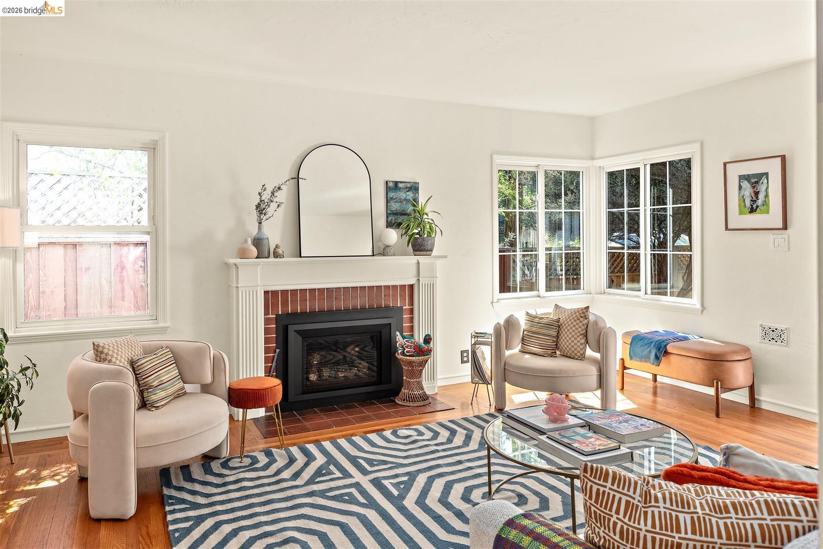 Detail Gallery Image 8 of 39 For 3292 Jordan Rd, Oakland,  CA 94602 - 2 Beds | 1 Baths