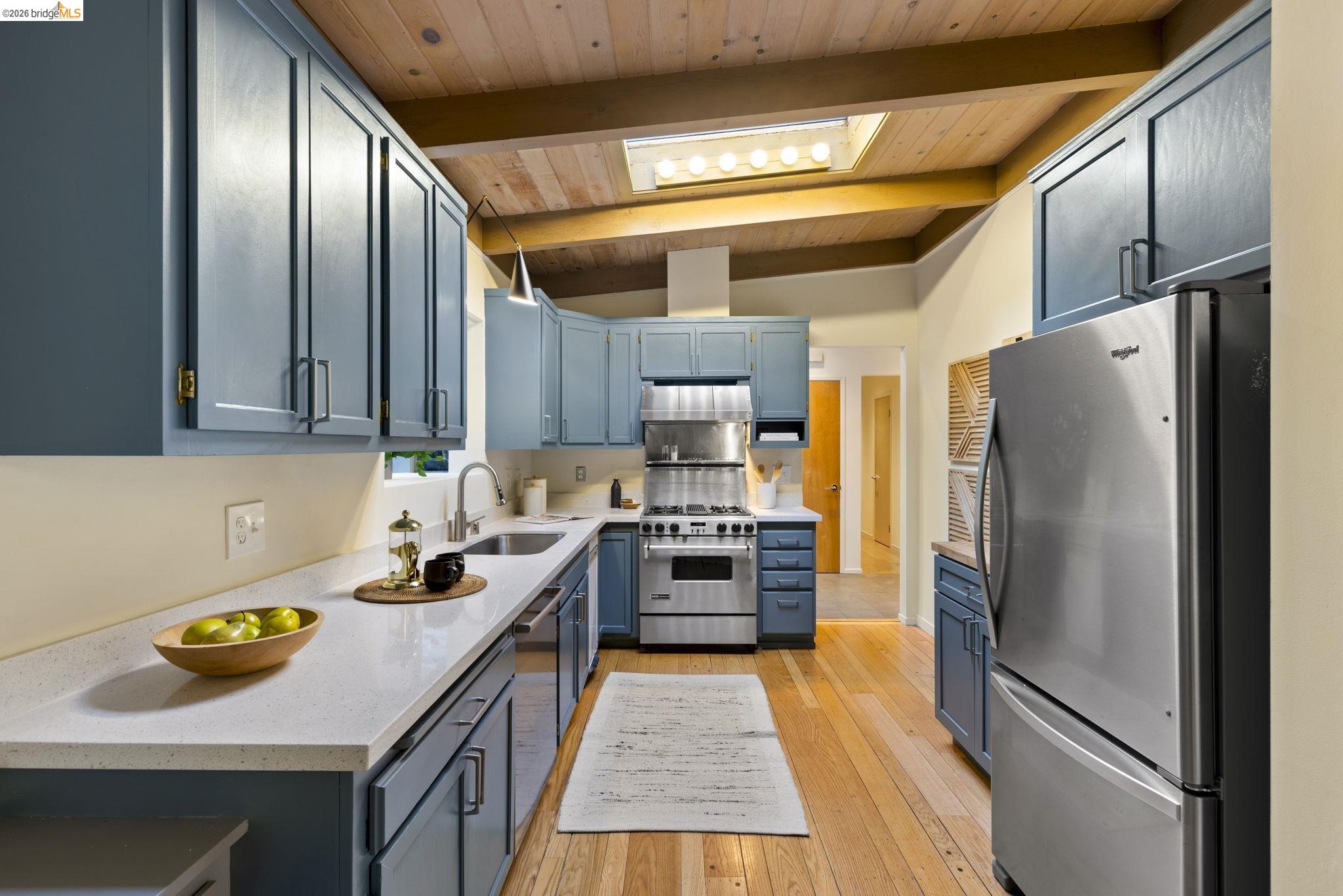 Detail Gallery Image 12 of 51 For 6476 Valley View Rd., Oakland,  CA 94611 - 4 Beds | 3 Baths