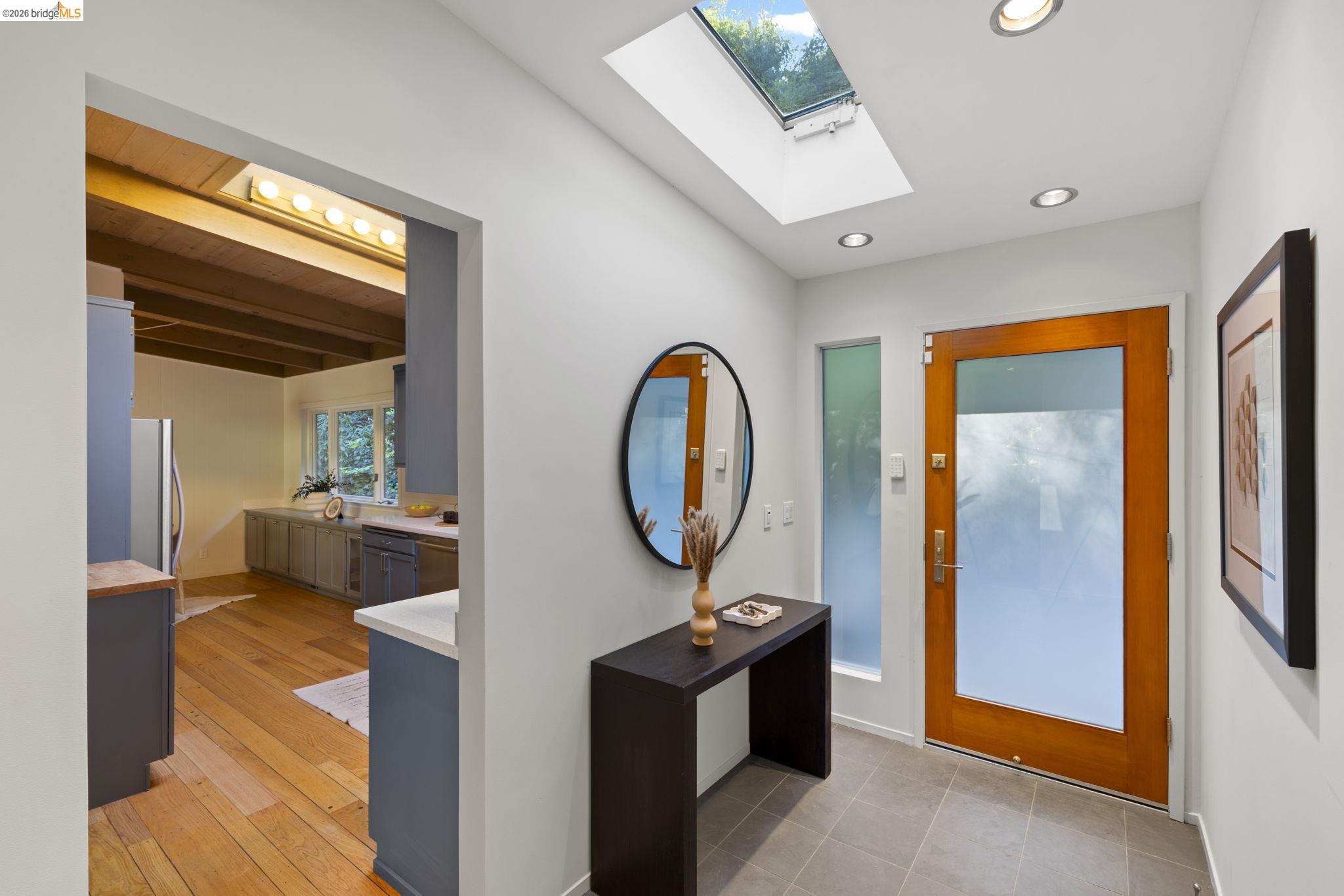 Detail Gallery Image 14 of 51 For 6476 Valley View Rd., Oakland,  CA 94611 - 4 Beds | 3 Baths