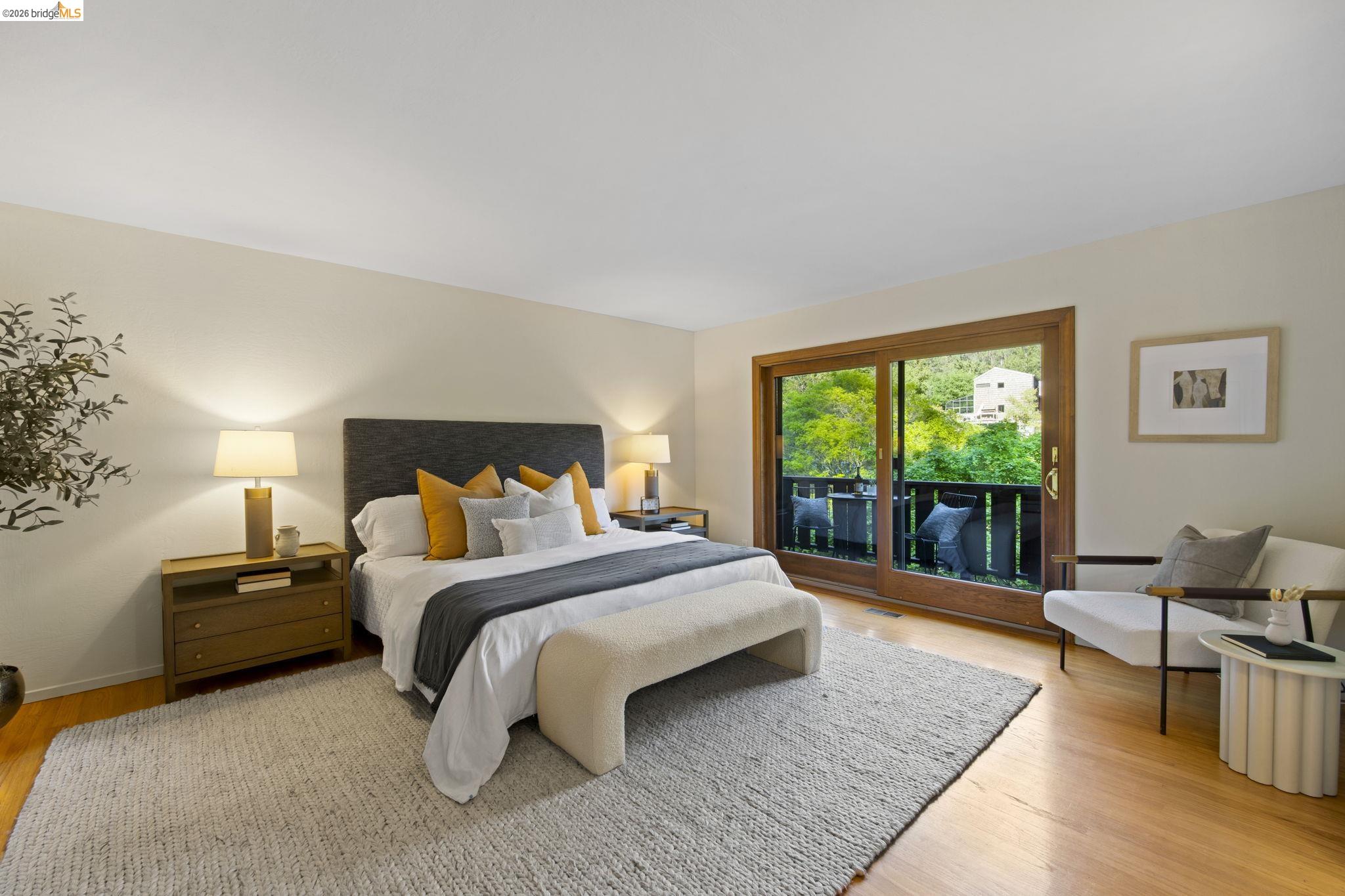 Detail Gallery Image 15 of 51 For 6476 Valley View Rd., Oakland,  CA 94611 - 4 Beds | 3 Baths