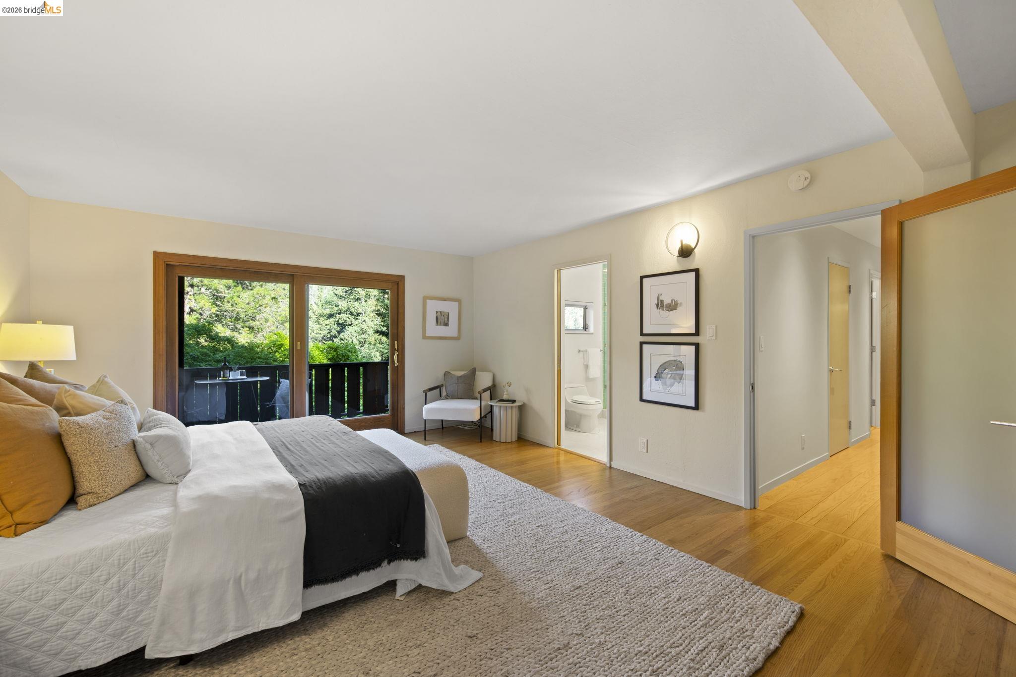 Detail Gallery Image 16 of 51 For 6476 Valley View Rd., Oakland,  CA 94611 - 4 Beds | 3 Baths