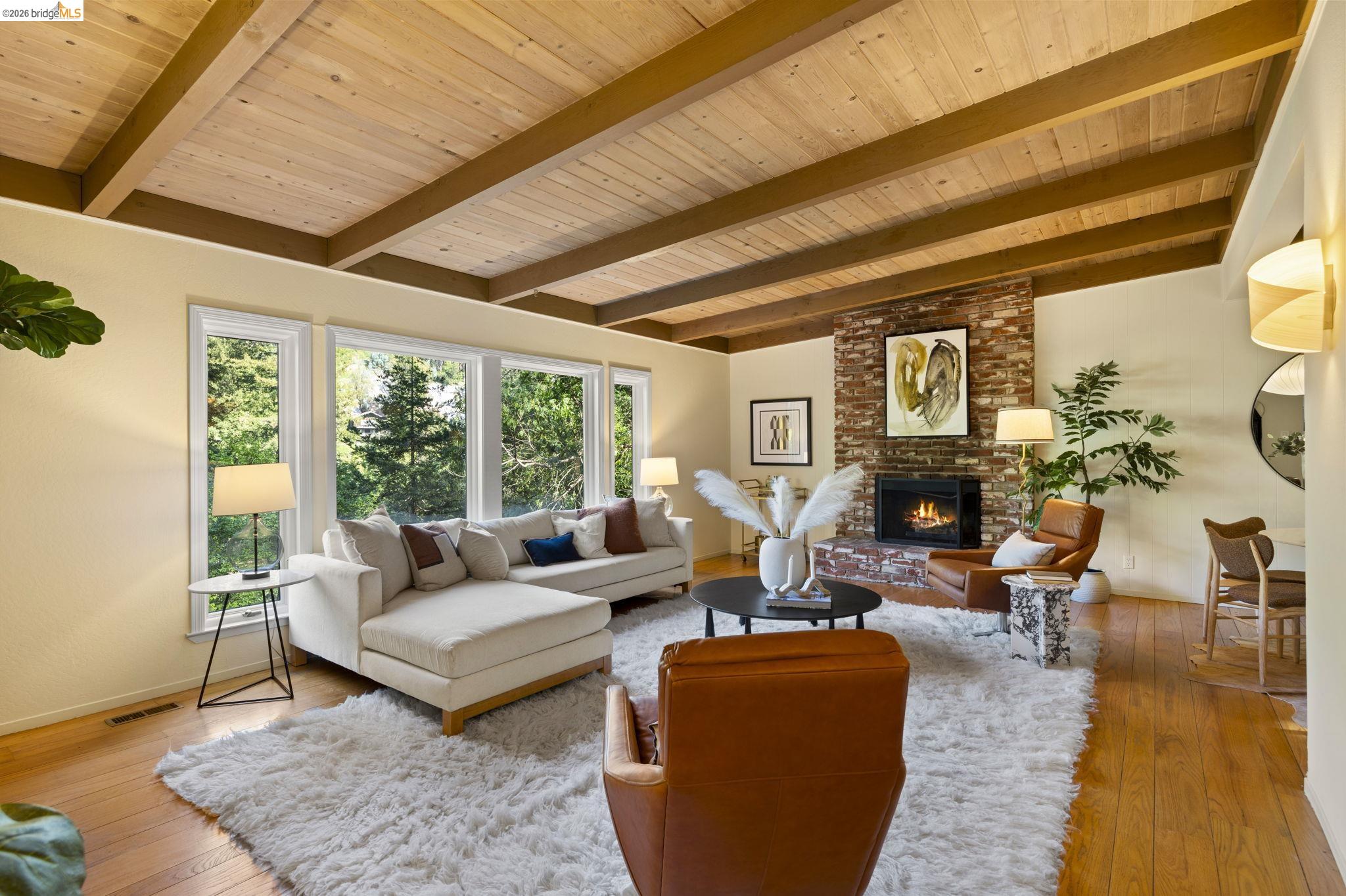 Detail Gallery Image 3 of 51 For 6476 Valley View Rd., Oakland,  CA 94611 - 4 Beds | 3 Baths