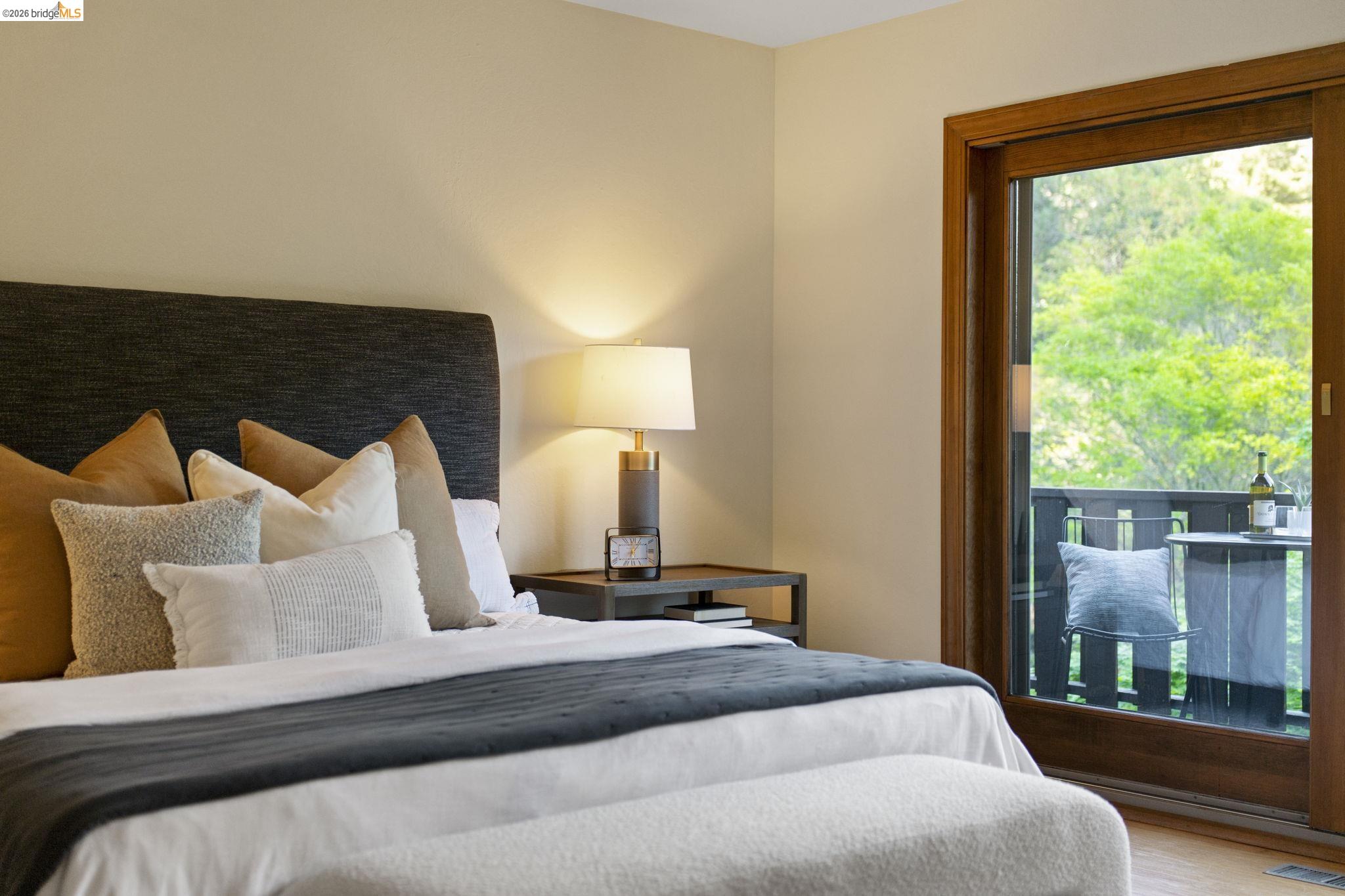 Detail Gallery Image 21 of 51 For 6476 Valley View Rd., Oakland,  CA 94611 - 4 Beds | 3 Baths