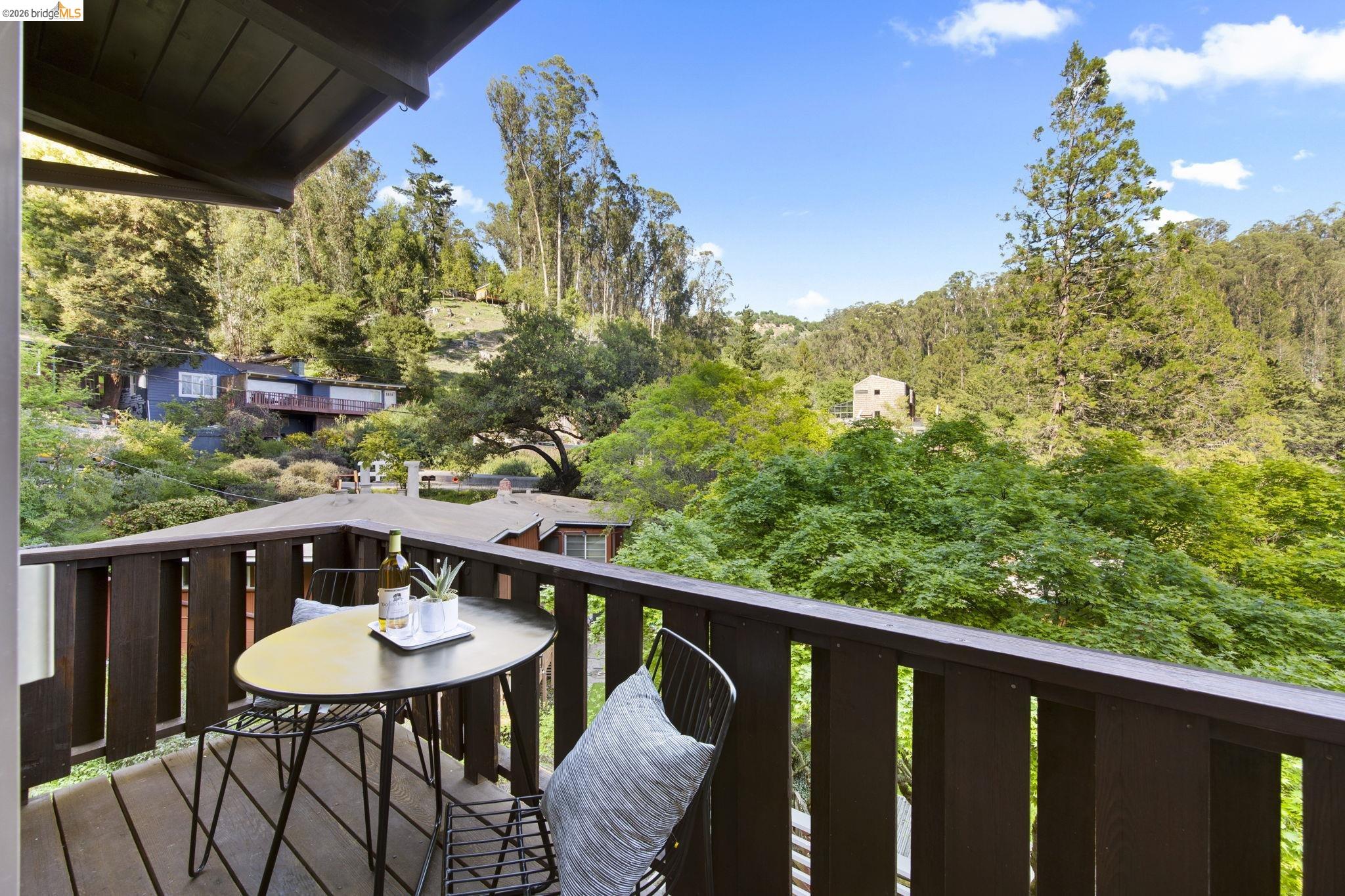 Detail Gallery Image 22 of 51 For 6476 Valley View Rd., Oakland,  CA 94611 - 4 Beds | 3 Baths