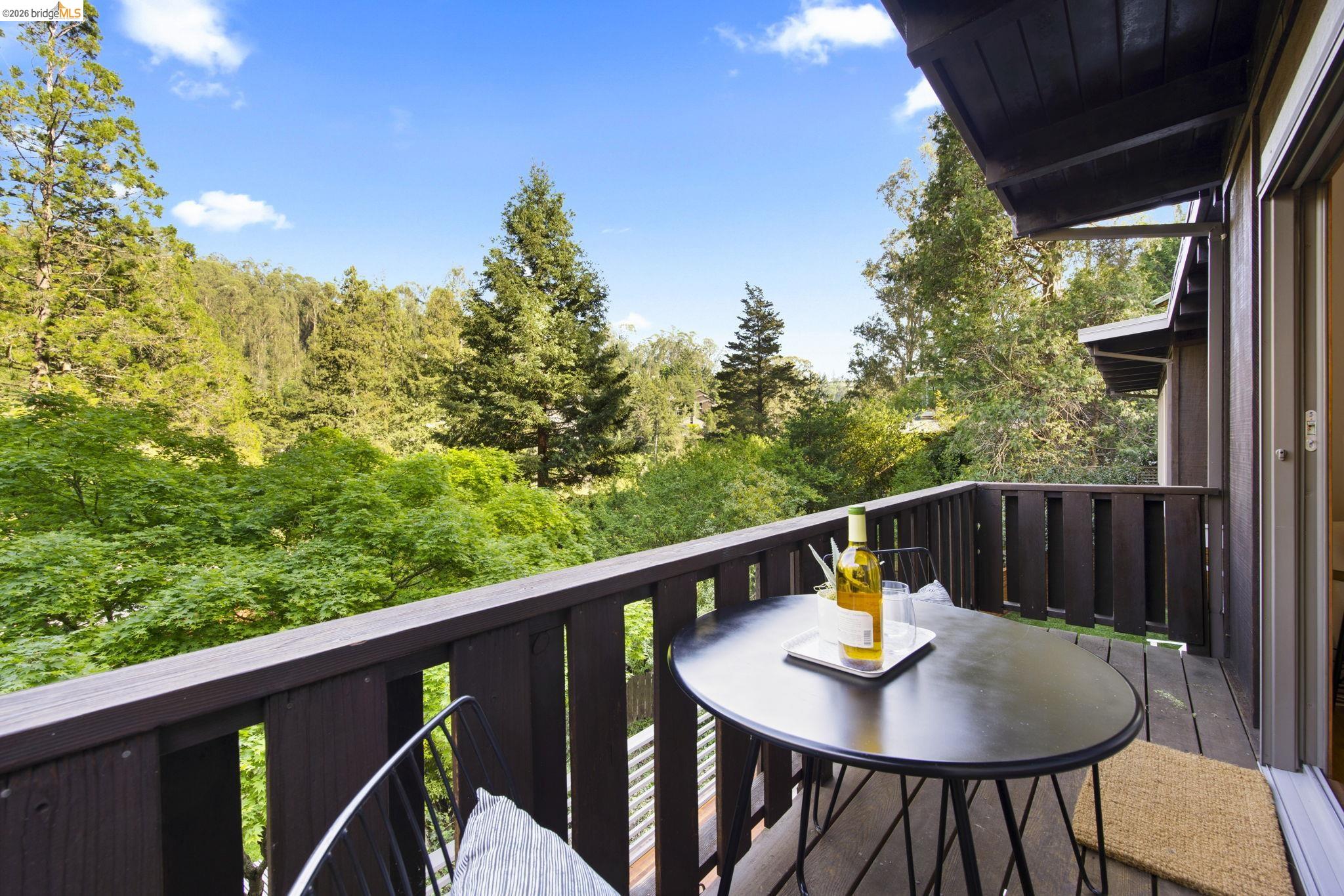 Detail Gallery Image 23 of 51 For 6476 Valley View Rd., Oakland,  CA 94611 - 4 Beds | 3 Baths