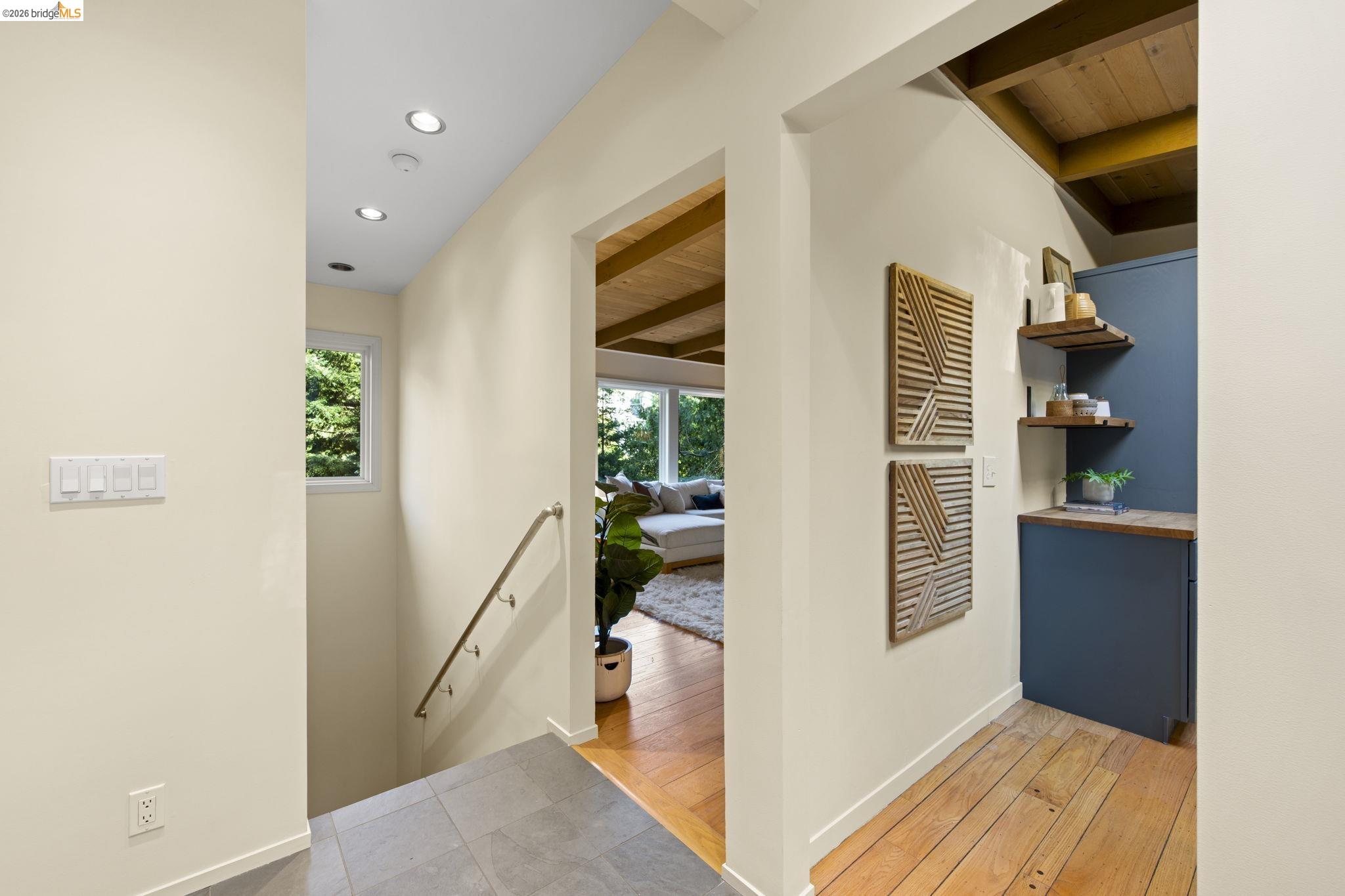 Detail Gallery Image 28 of 51 For 6476 Valley View Rd., Oakland,  CA 94611 - 4 Beds | 3 Baths