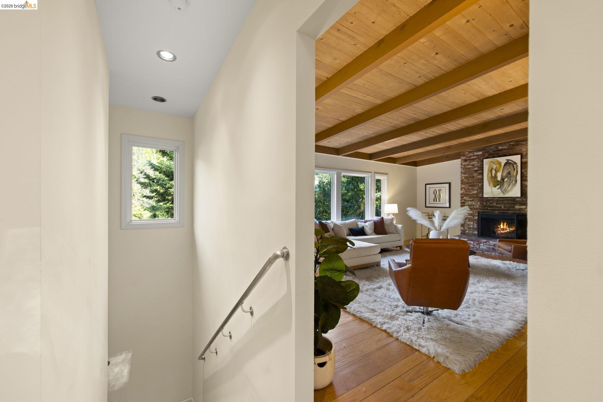 Detail Gallery Image 29 of 51 For 6476 Valley View Rd., Oakland,  CA 94611 - 4 Beds | 3 Baths