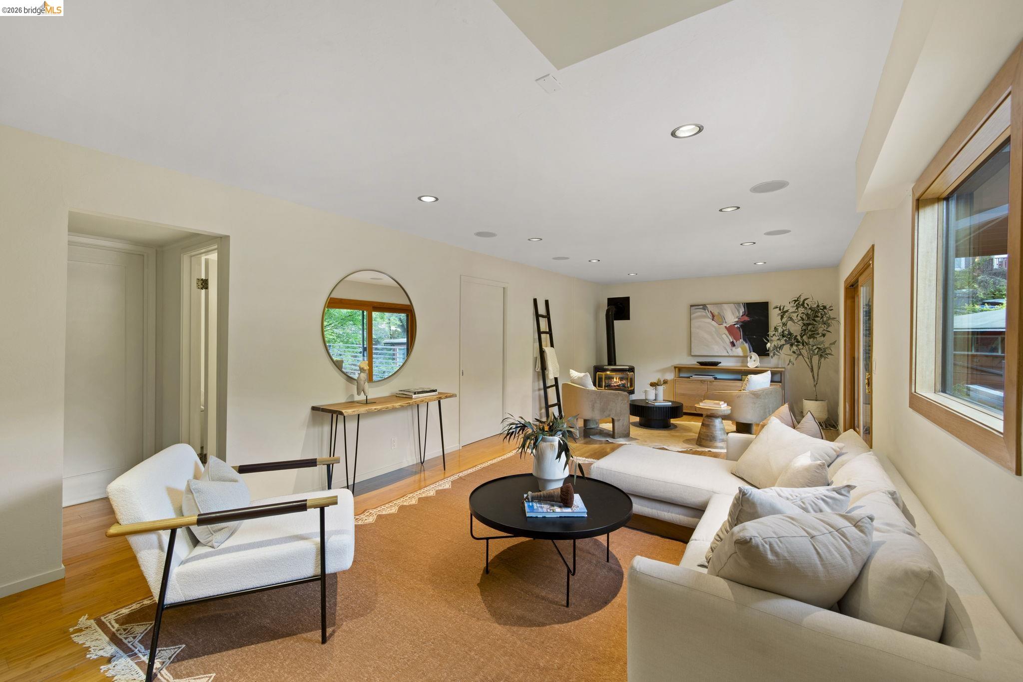 Detail Gallery Image 30 of 51 For 6476 Valley View Rd., Oakland,  CA 94611 - 4 Beds | 3 Baths