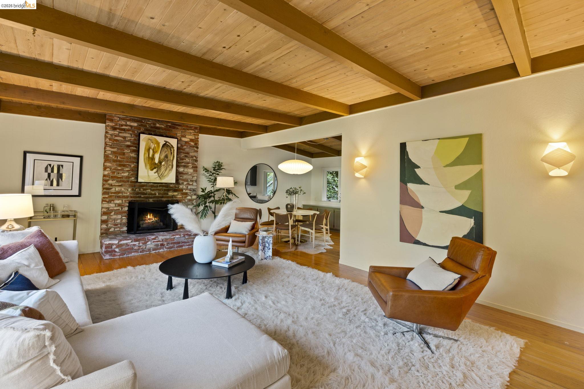 Detail Gallery Image 4 of 51 For 6476 Valley View Rd., Oakland,  CA 94611 - 4 Beds | 3 Baths