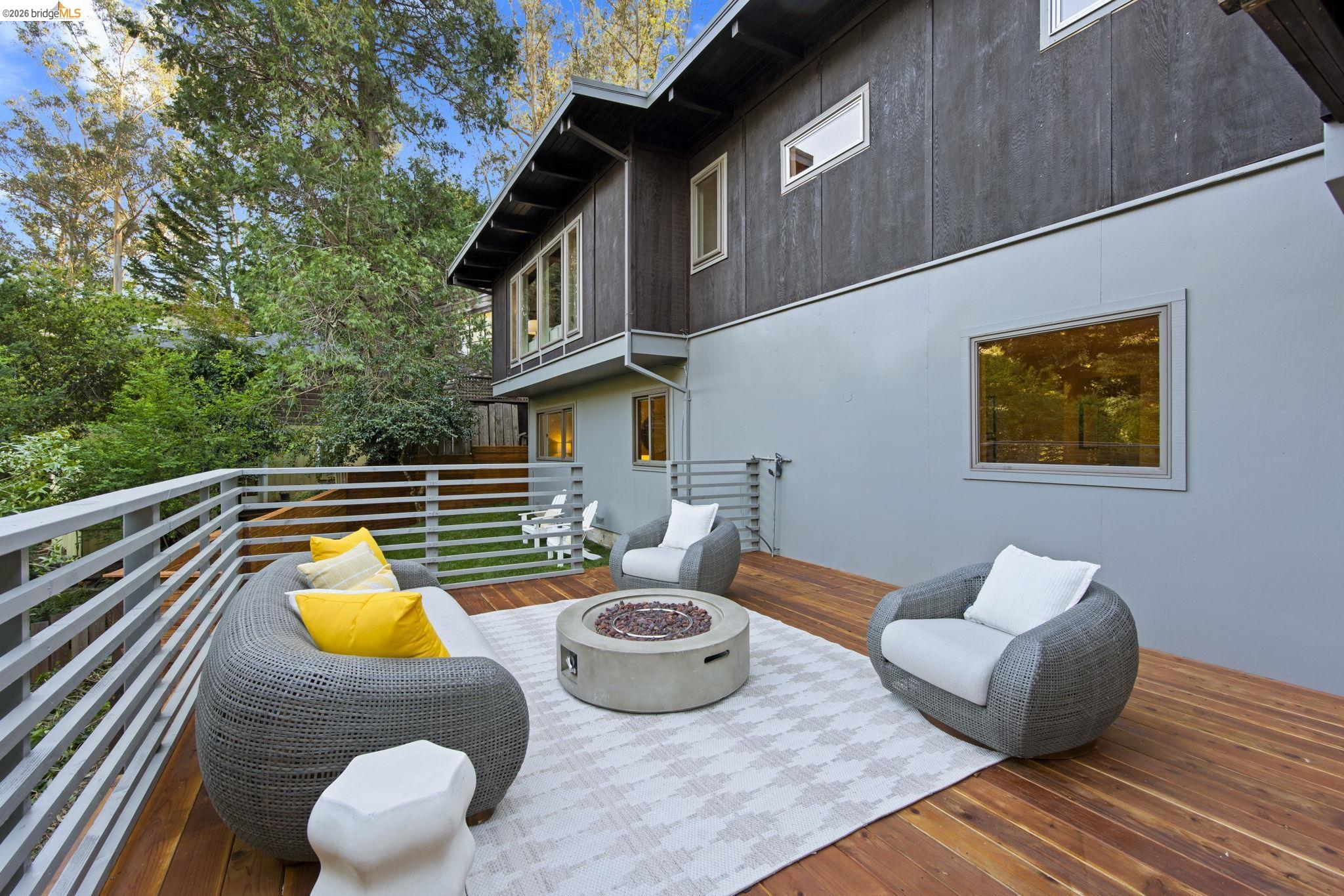 Detail Gallery Image 43 of 51 For 6476 Valley View Rd., Oakland,  CA 94611 - 4 Beds | 3 Baths