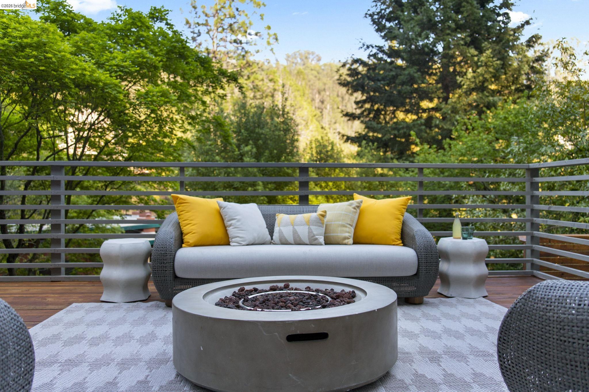 Detail Gallery Image 48 of 51 For 6476 Valley View Rd., Oakland,  CA 94611 - 4 Beds | 3 Baths