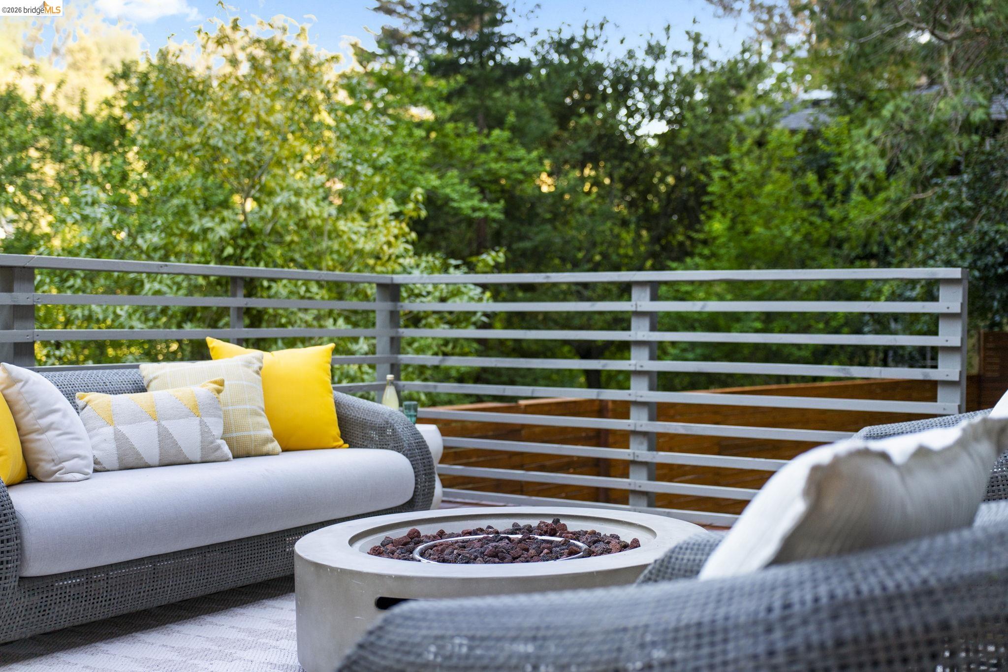 Detail Gallery Image 49 of 51 For 6476 Valley View Rd., Oakland,  CA 94611 - 4 Beds | 3 Baths