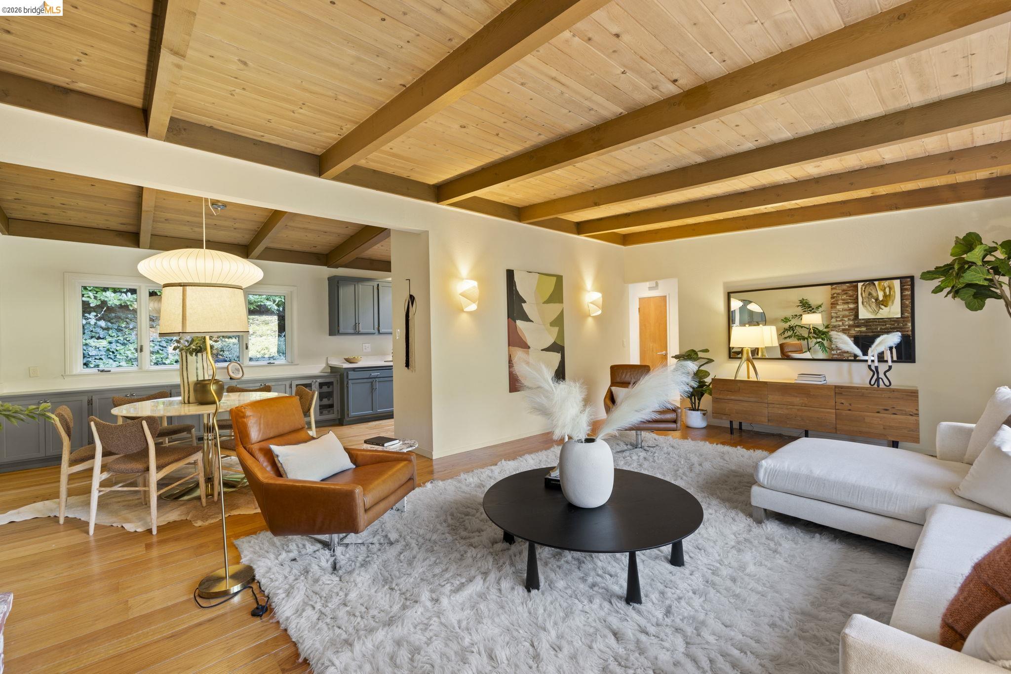 Detail Gallery Image 7 of 51 For 6476 Valley View Rd., Oakland,  CA 94611 - 4 Beds | 3 Baths