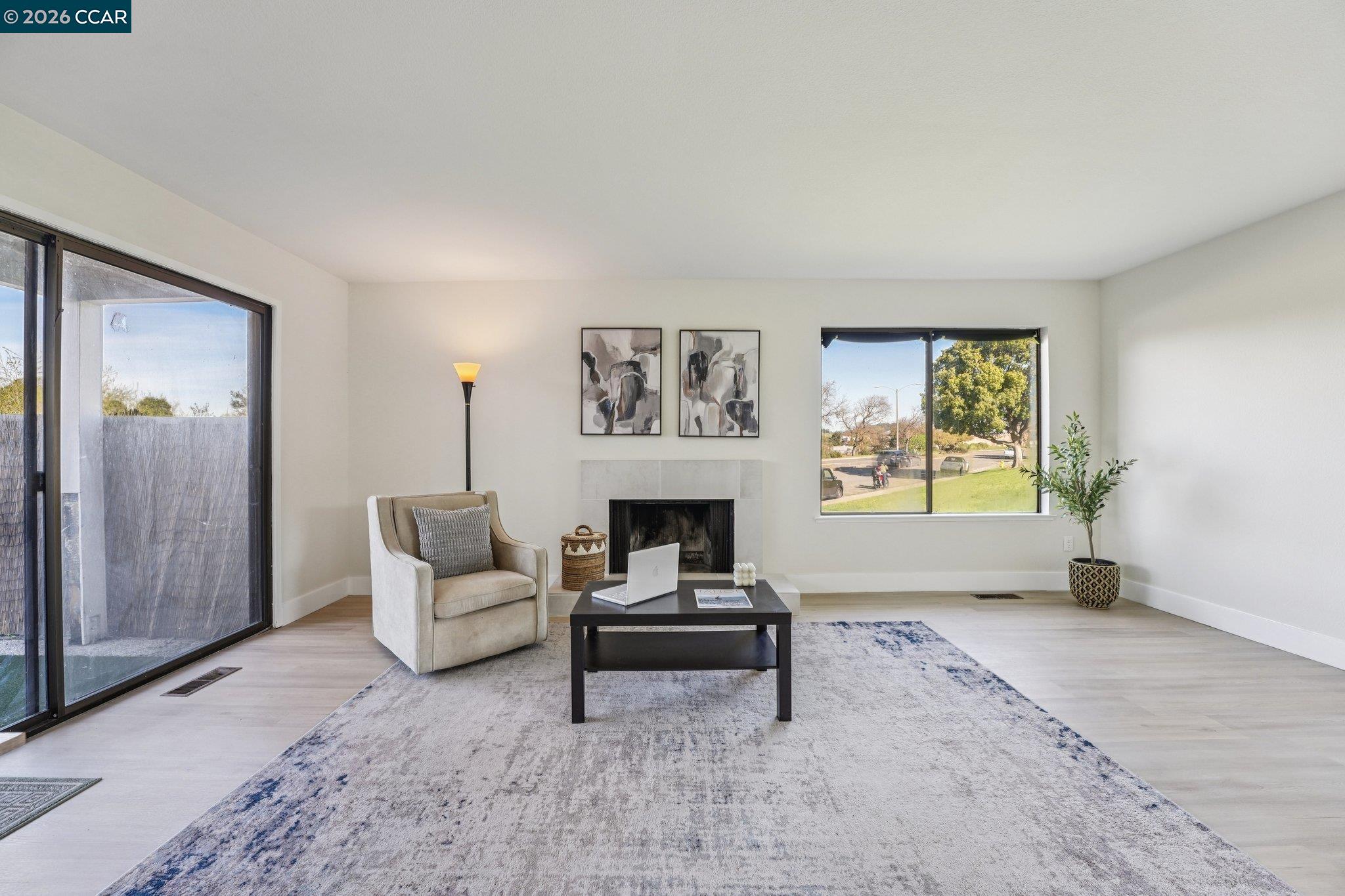 Detail Gallery Image 2 of 35 For 2 Lakeview Ct, Novato,  CA 94947 - 2 Beds | 1 Baths