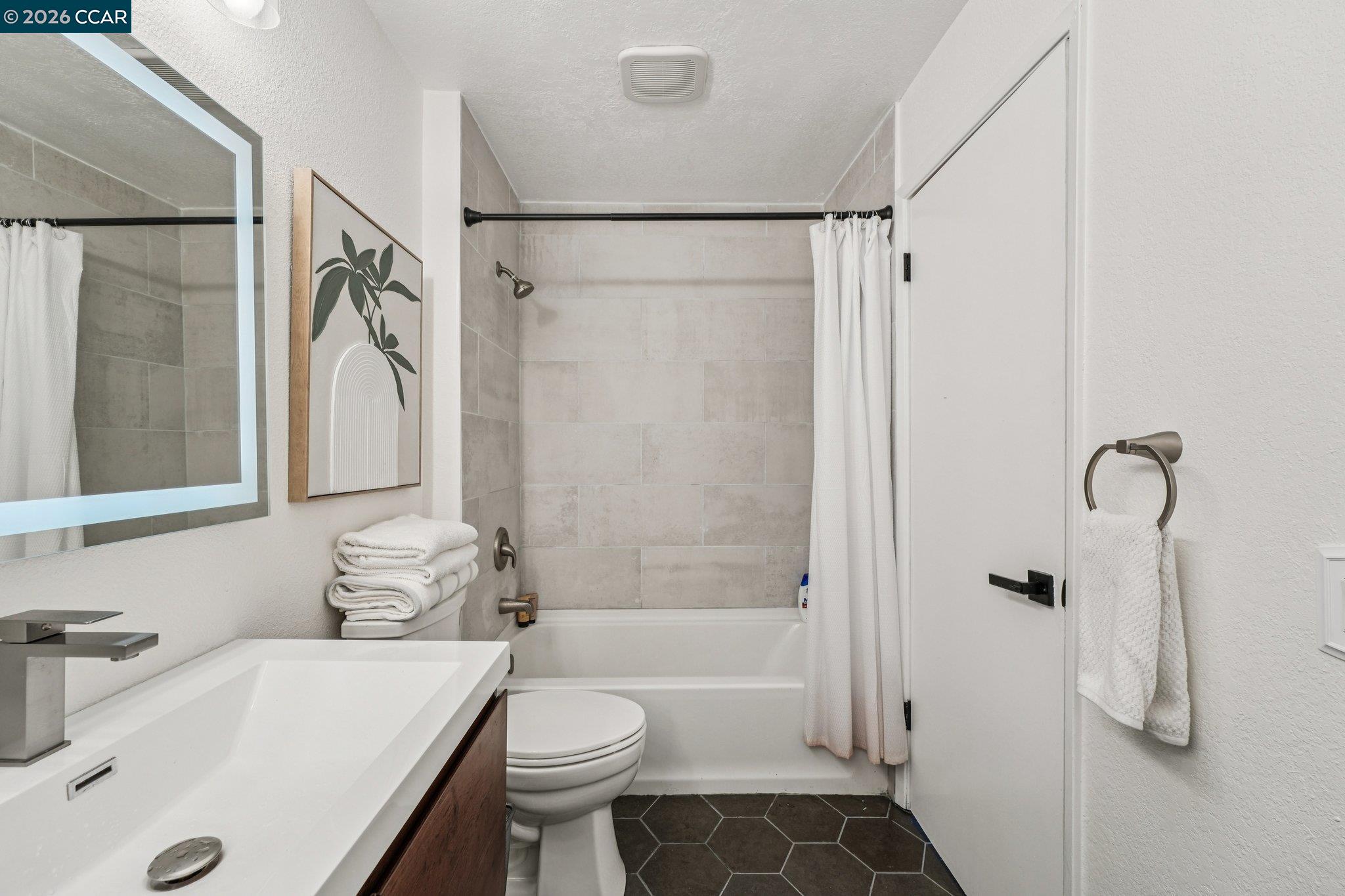 Detail Gallery Image 25 of 35 For 2 Lakeview Ct, Novato,  CA 94947 - 2 Beds | 1 Baths