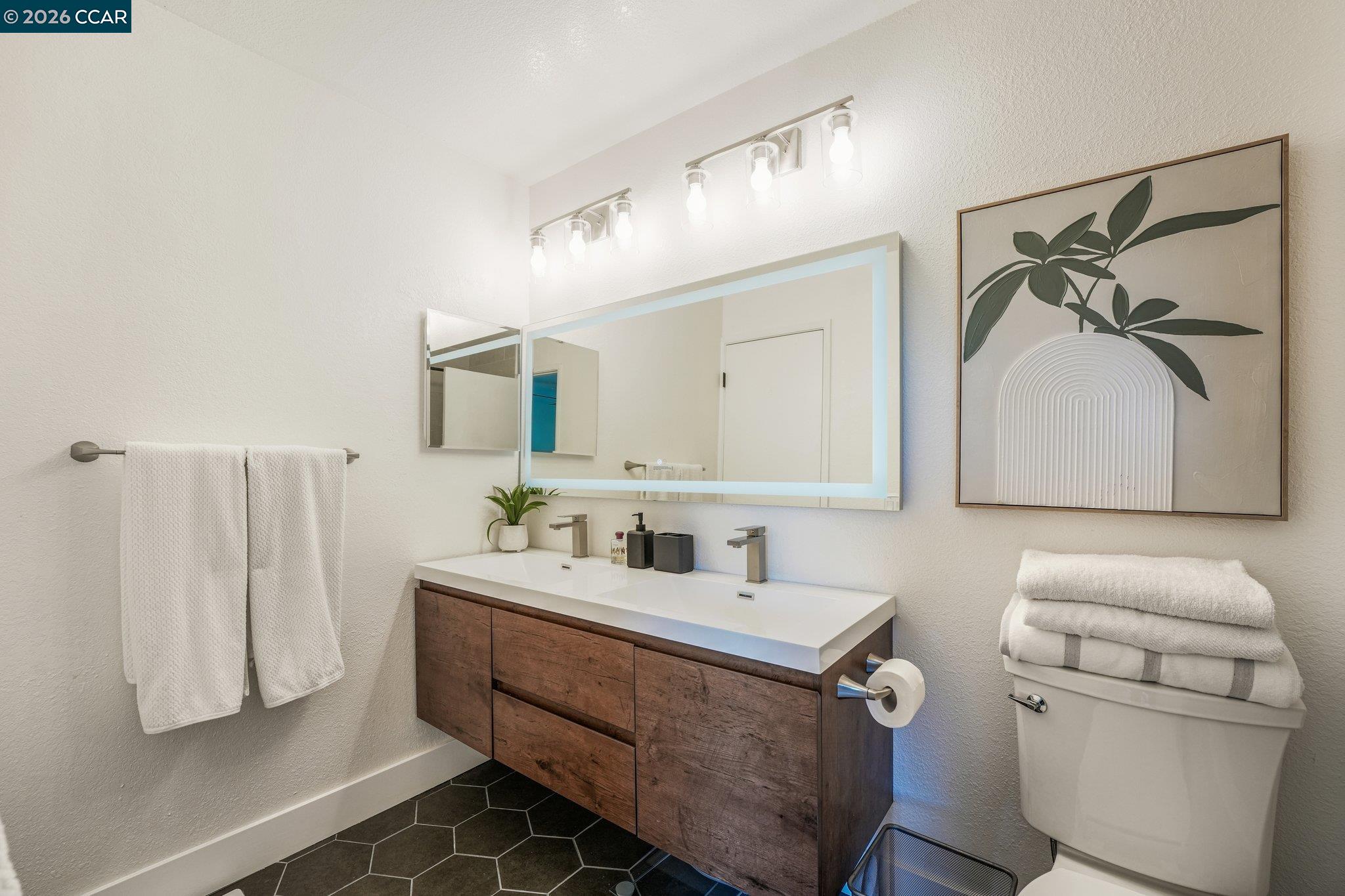 Detail Gallery Image 26 of 35 For 2 Lakeview Ct, Novato,  CA 94947 - 2 Beds | 1 Baths