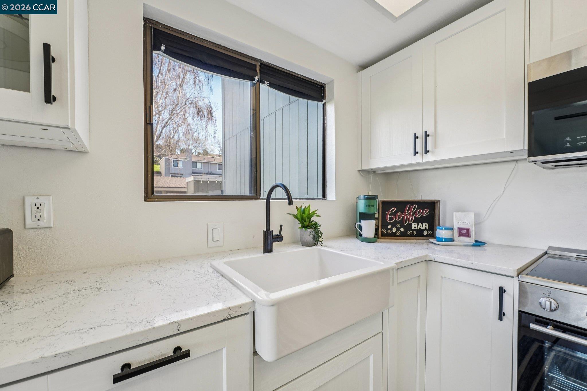 Detail Gallery Image 10 of 35 For 2 Lakeview Ct, Novato,  CA 94947 - 2 Beds | 1 Baths