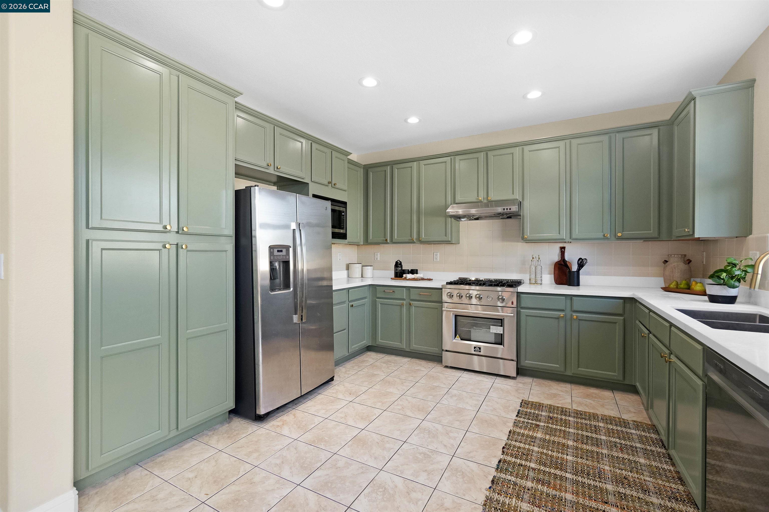 Detail Gallery Image 19 of 60 For 1012 Salt Spray Ter, Hercules,  CA 94547 - 4 Beds | 2/1 Baths