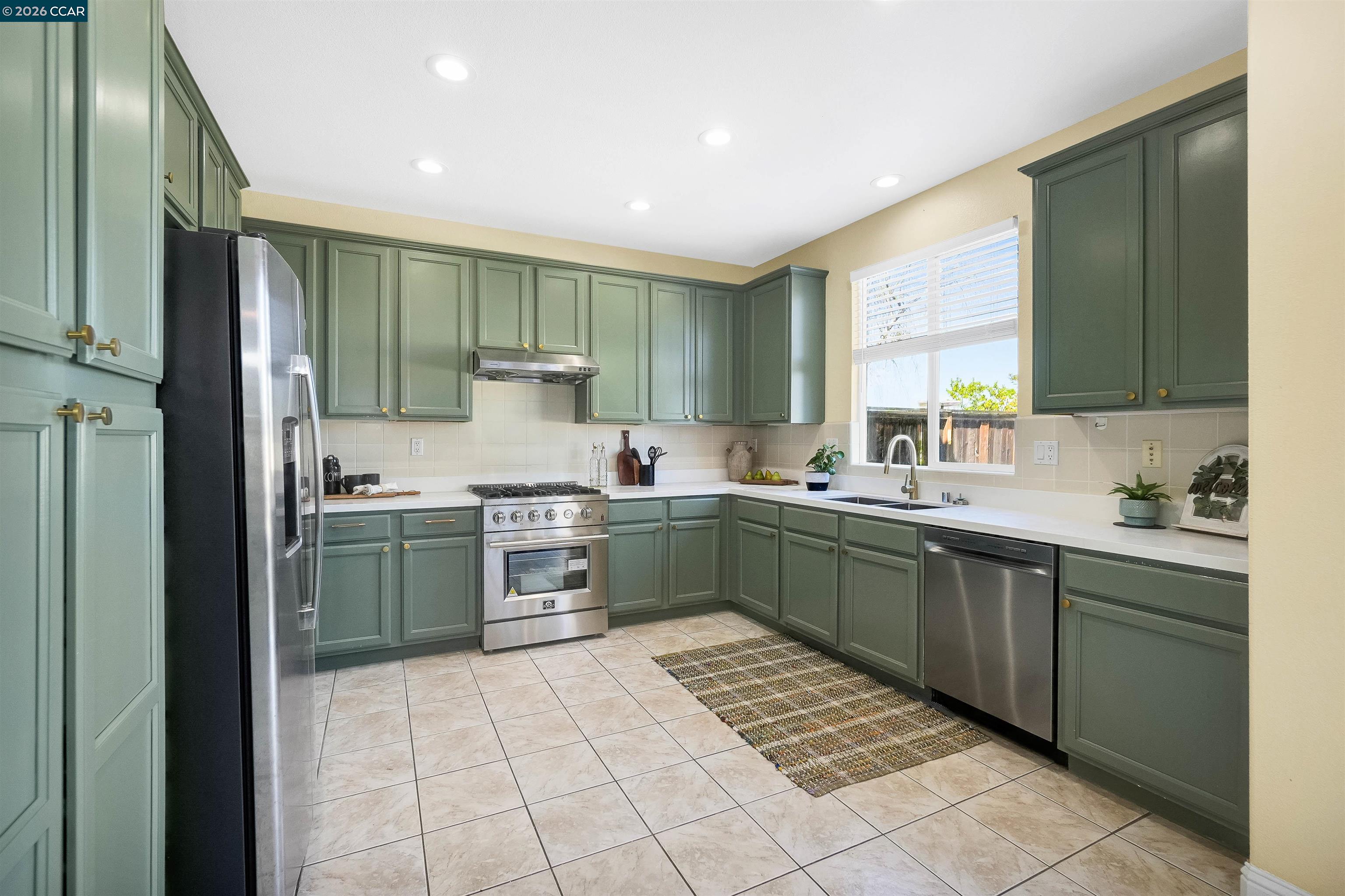 Detail Gallery Image 20 of 60 For 1012 Salt Spray Ter, Hercules,  CA 94547 - 4 Beds | 2/1 Baths