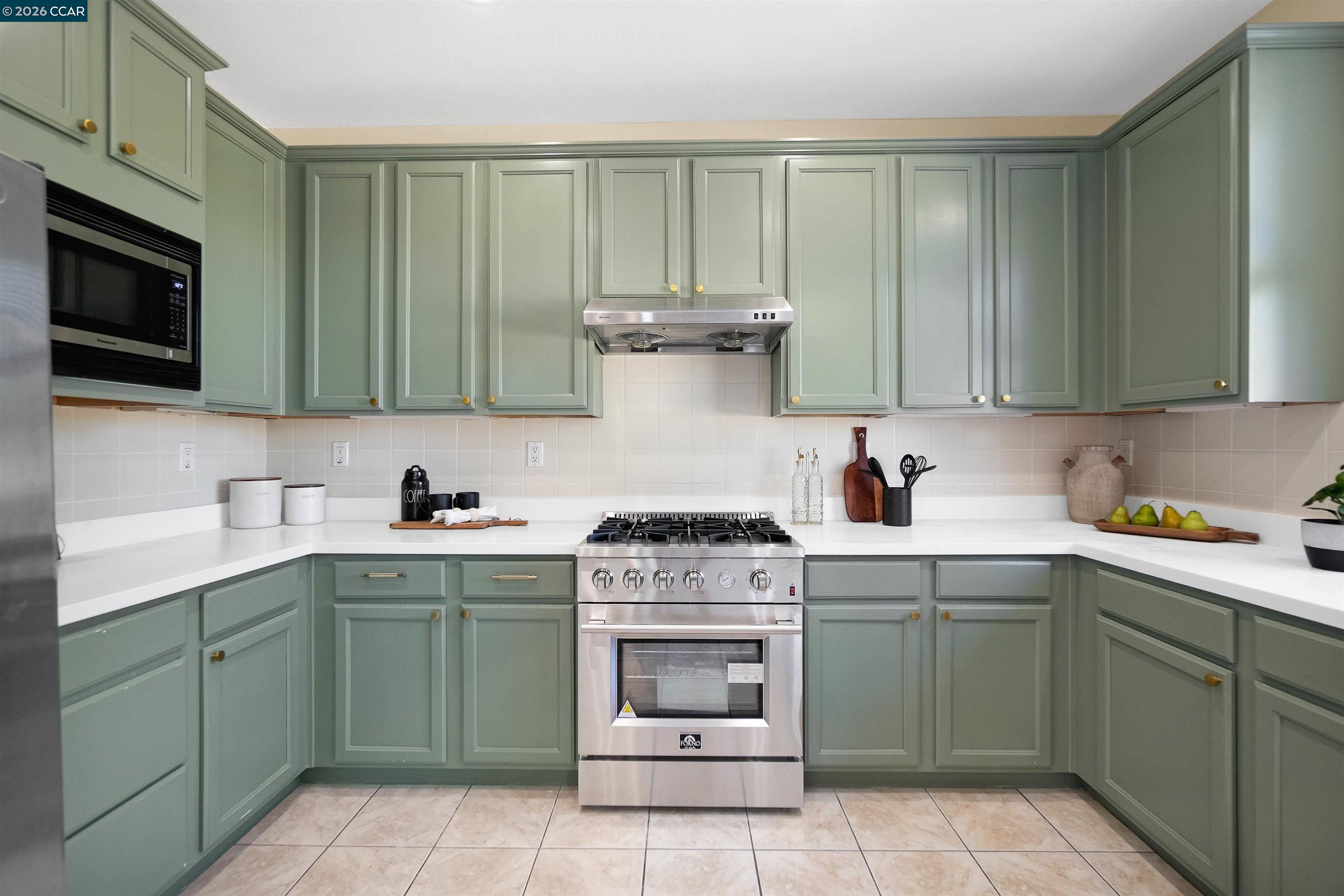 Detail Gallery Image 23 of 60 For 1012 Salt Spray Ter, Hercules,  CA 94547 - 4 Beds | 2/1 Baths