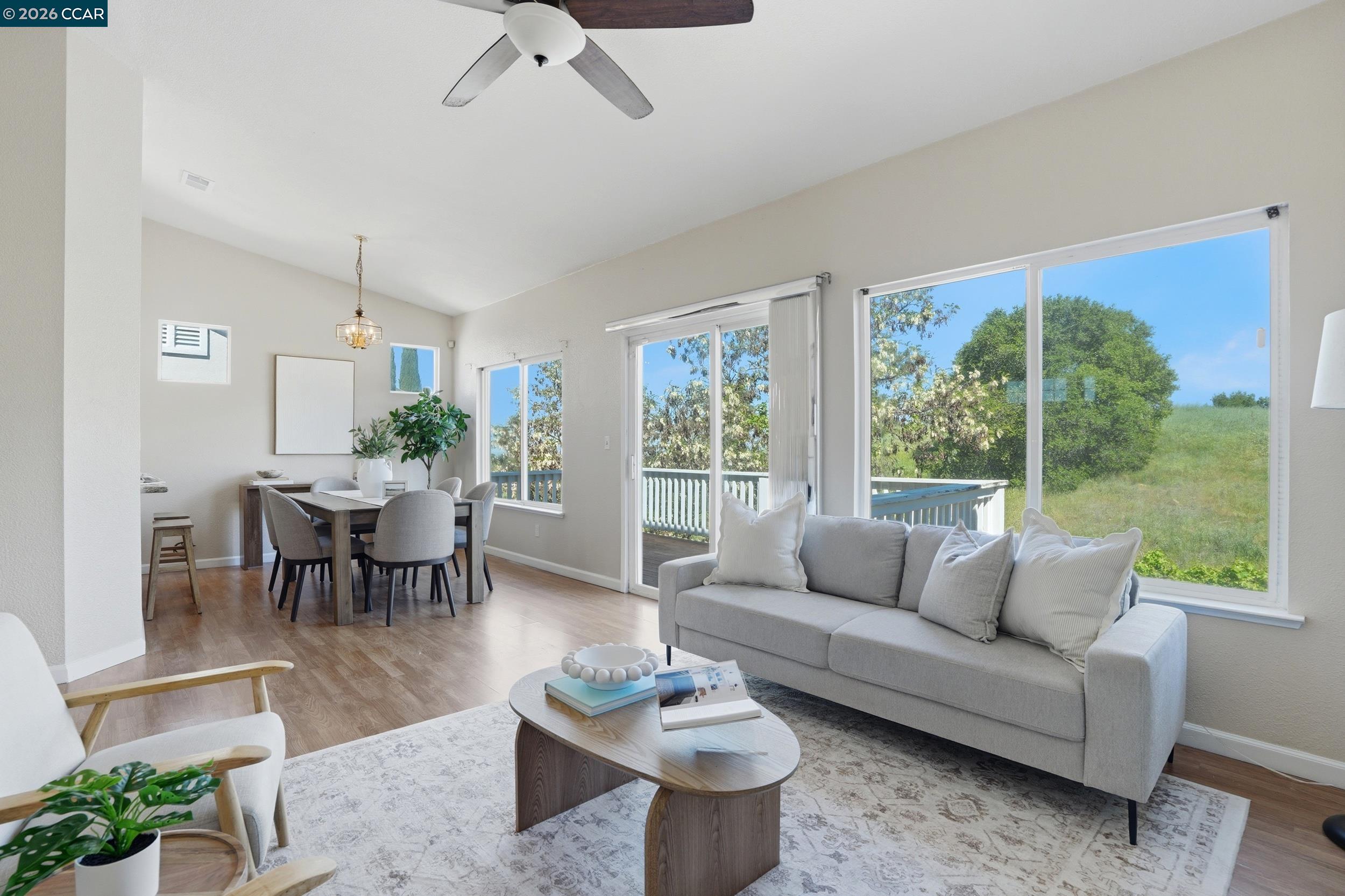 Detail Gallery Image 2 of 21 For 5081 Mesa Ridge Dr, Antioch,  CA 94531 - 5 Beds | 2/1 Baths