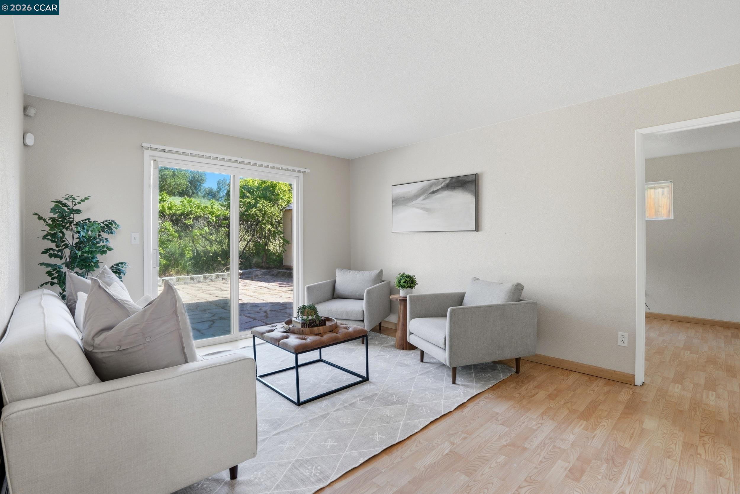 Detail Gallery Image 11 of 21 For 5081 Mesa Ridge Dr, Antioch,  CA 94531 - 5 Beds | 2/1 Baths