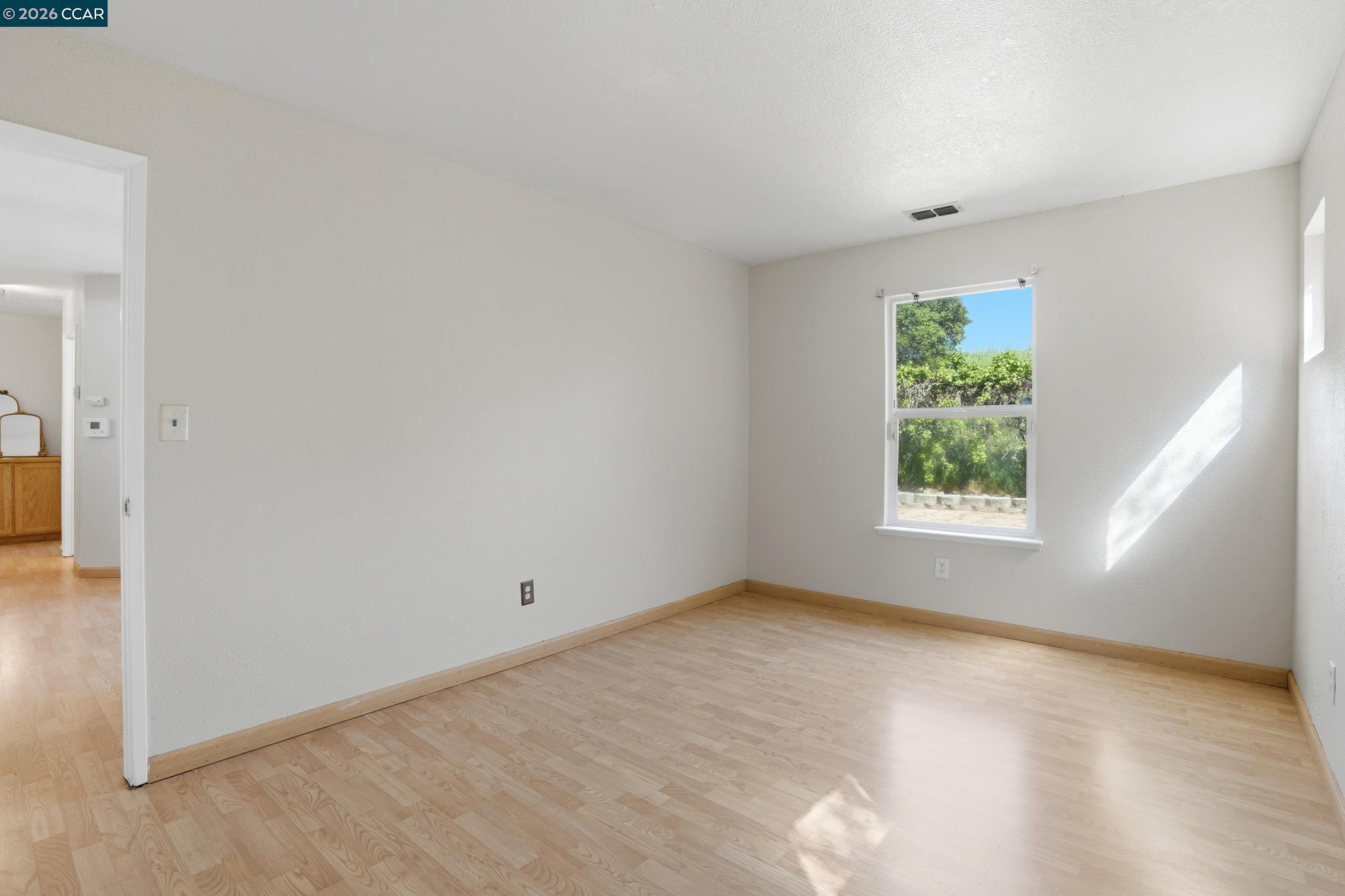 Detail Gallery Image 13 of 21 For 5081 Mesa Ridge Dr, Antioch,  CA 94531 - 5 Beds | 2/1 Baths