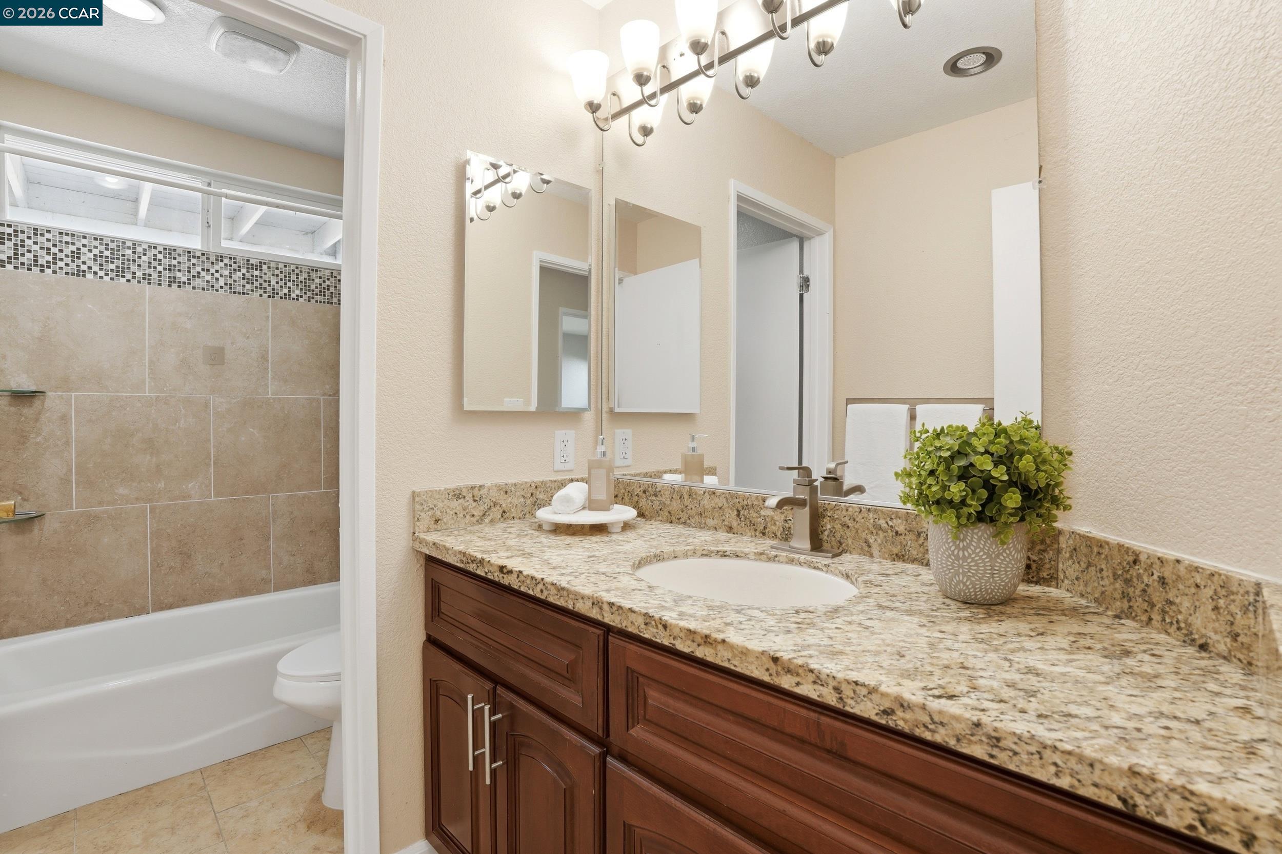 Detail Gallery Image 15 of 21 For 5081 Mesa Ridge Dr, Antioch,  CA 94531 - 5 Beds | 2/1 Baths