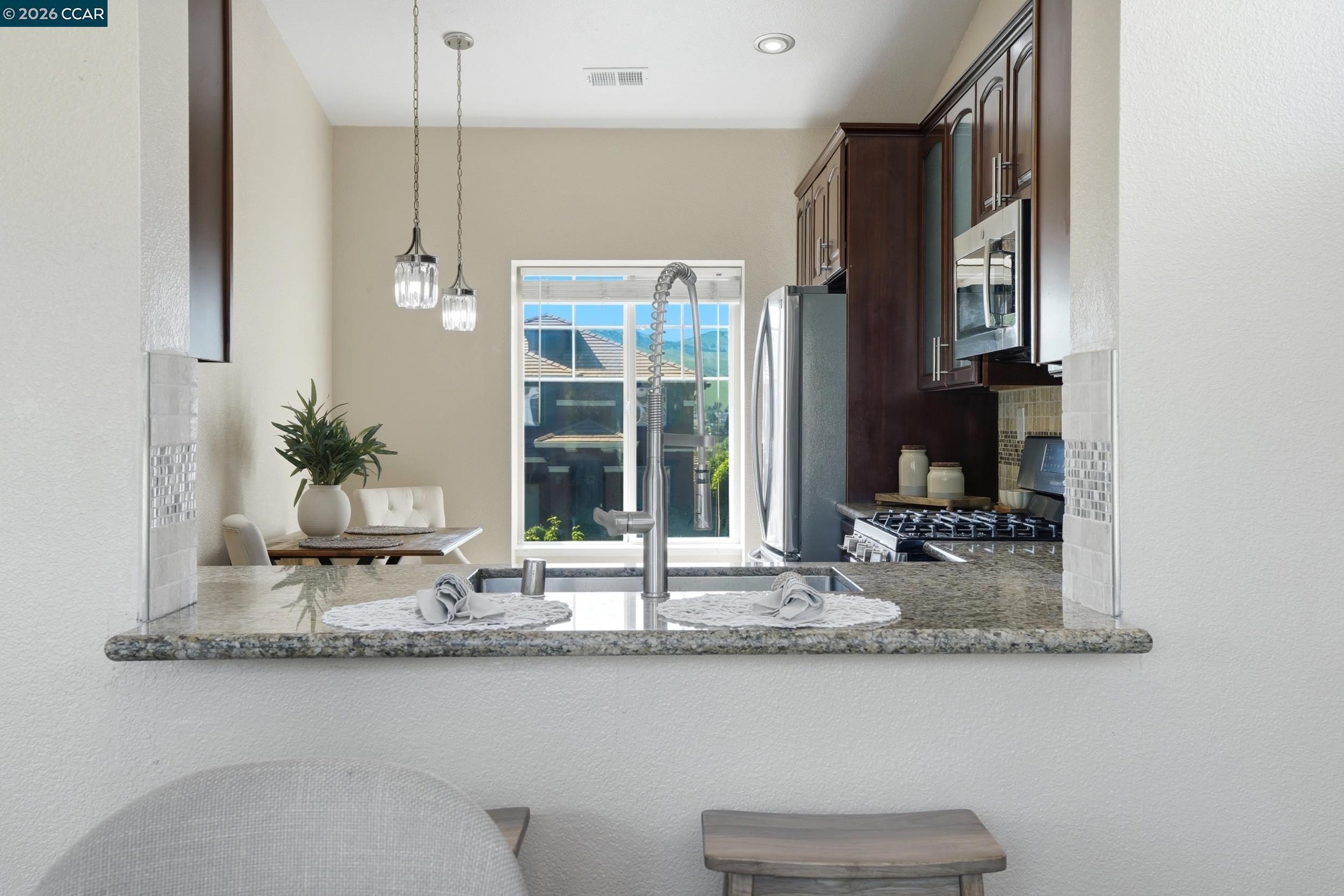 Detail Gallery Image 6 of 21 For 5081 Mesa Ridge Dr, Antioch,  CA 94531 - 5 Beds | 2/1 Baths