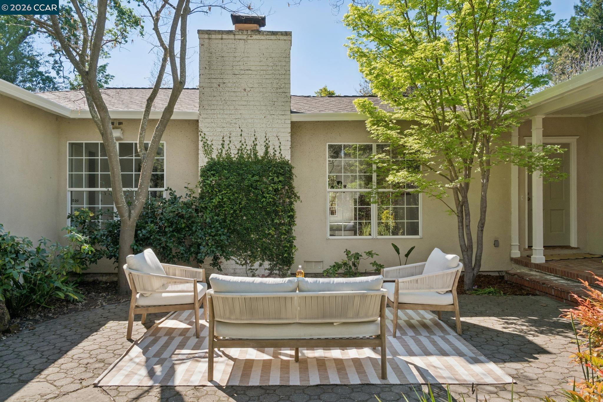 Detail Gallery Image 5 of 60 For 11 Bradley Ave, Walnut Creek,  CA 94596 - 3 Beds | 2/1 Baths