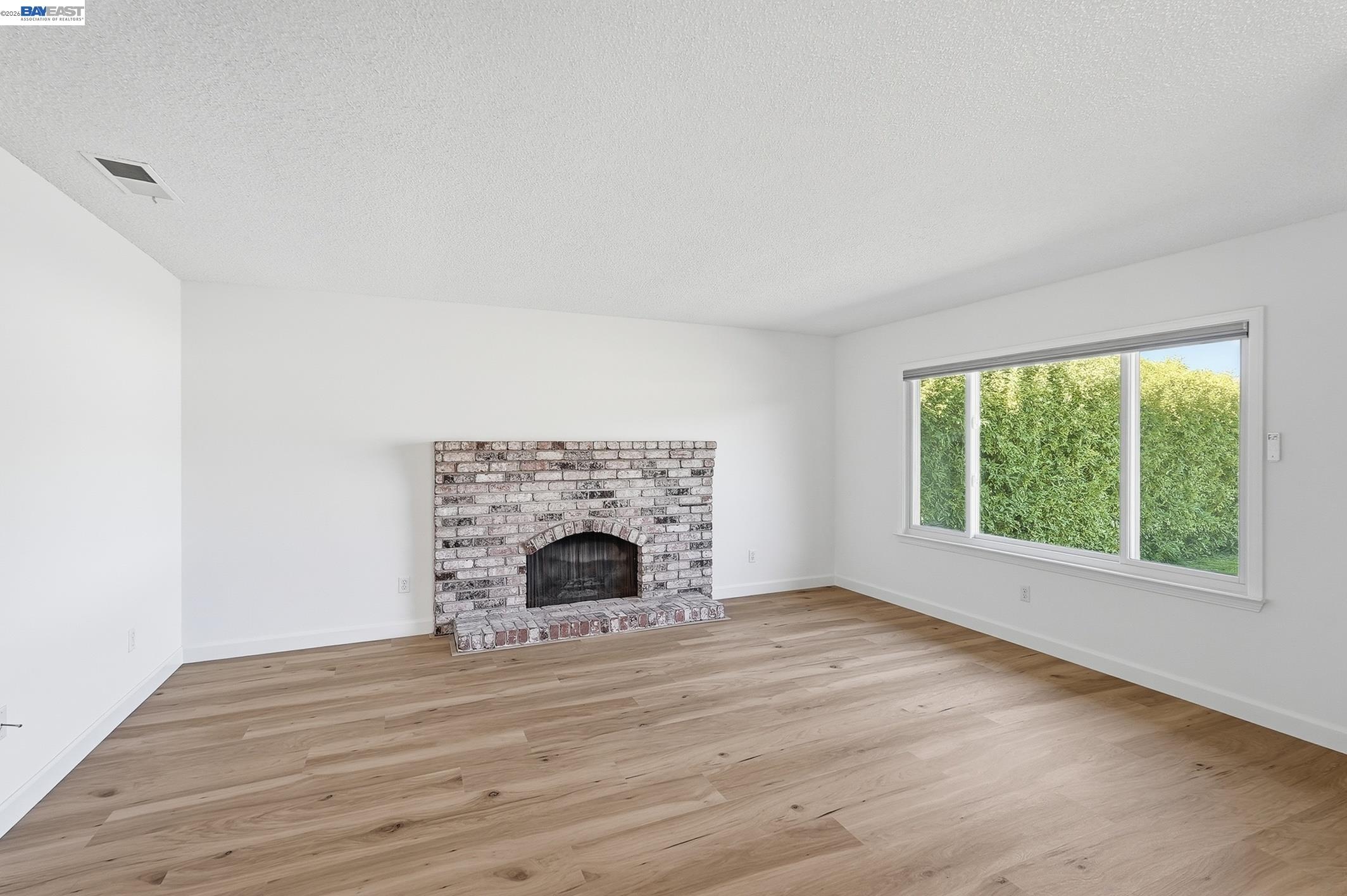 Detail Gallery Image 3 of 30 For 1563 Mizzen, Half Moon Bay,  CA 94019 - 3 Beds | 2 Baths