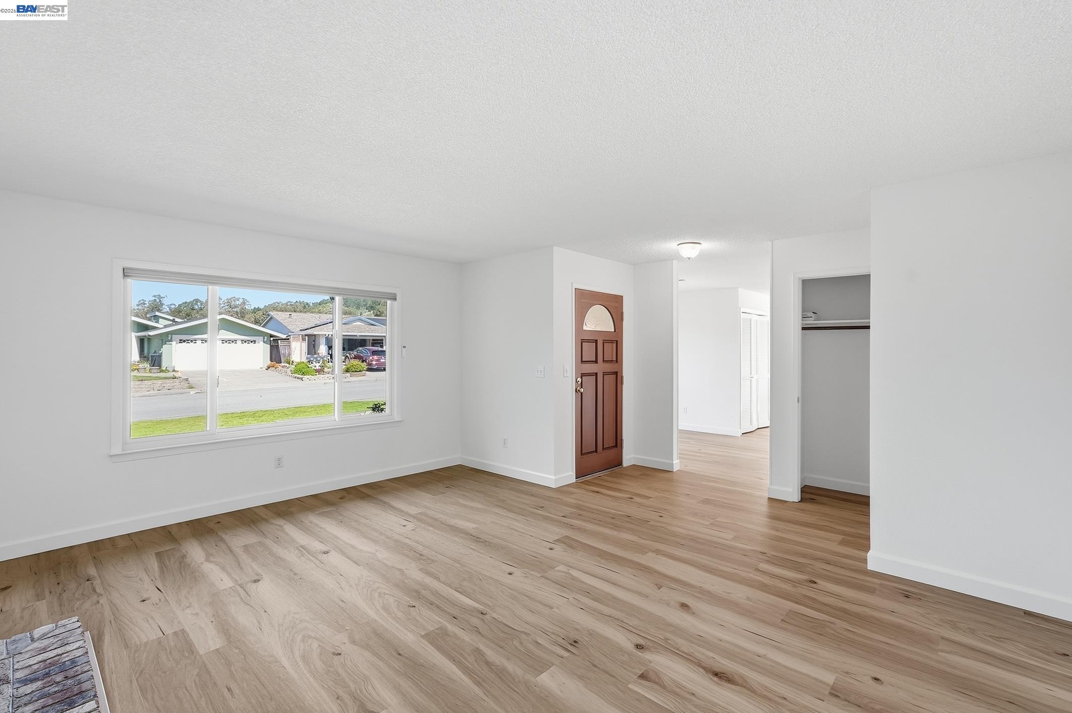 Detail Gallery Image 4 of 30 For 1563 Mizzen, Half Moon Bay,  CA 94019 - 3 Beds | 2 Baths