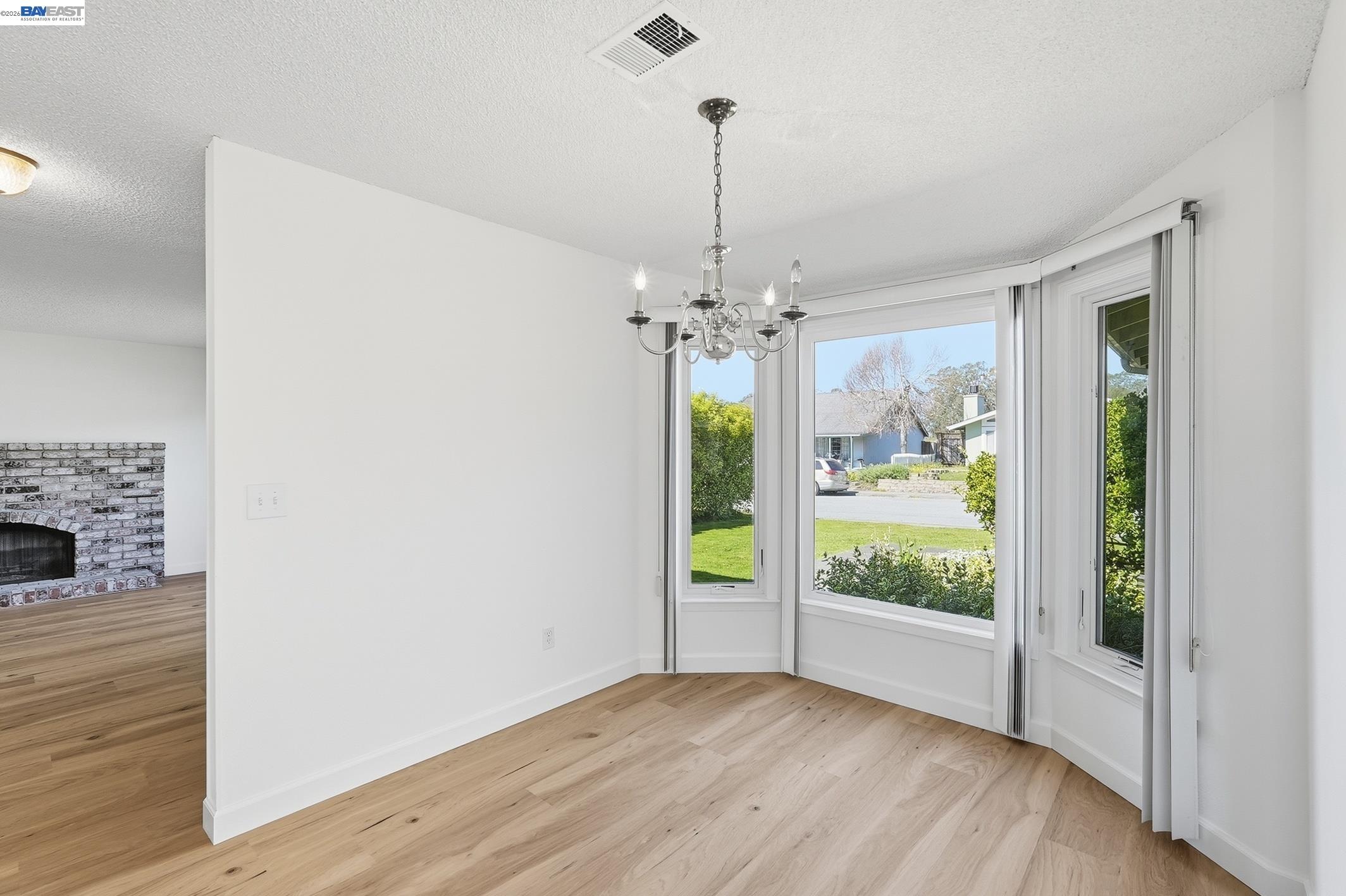 Detail Gallery Image 6 of 30 For 1563 Mizzen, Half Moon Bay,  CA 94019 - 3 Beds | 2 Baths